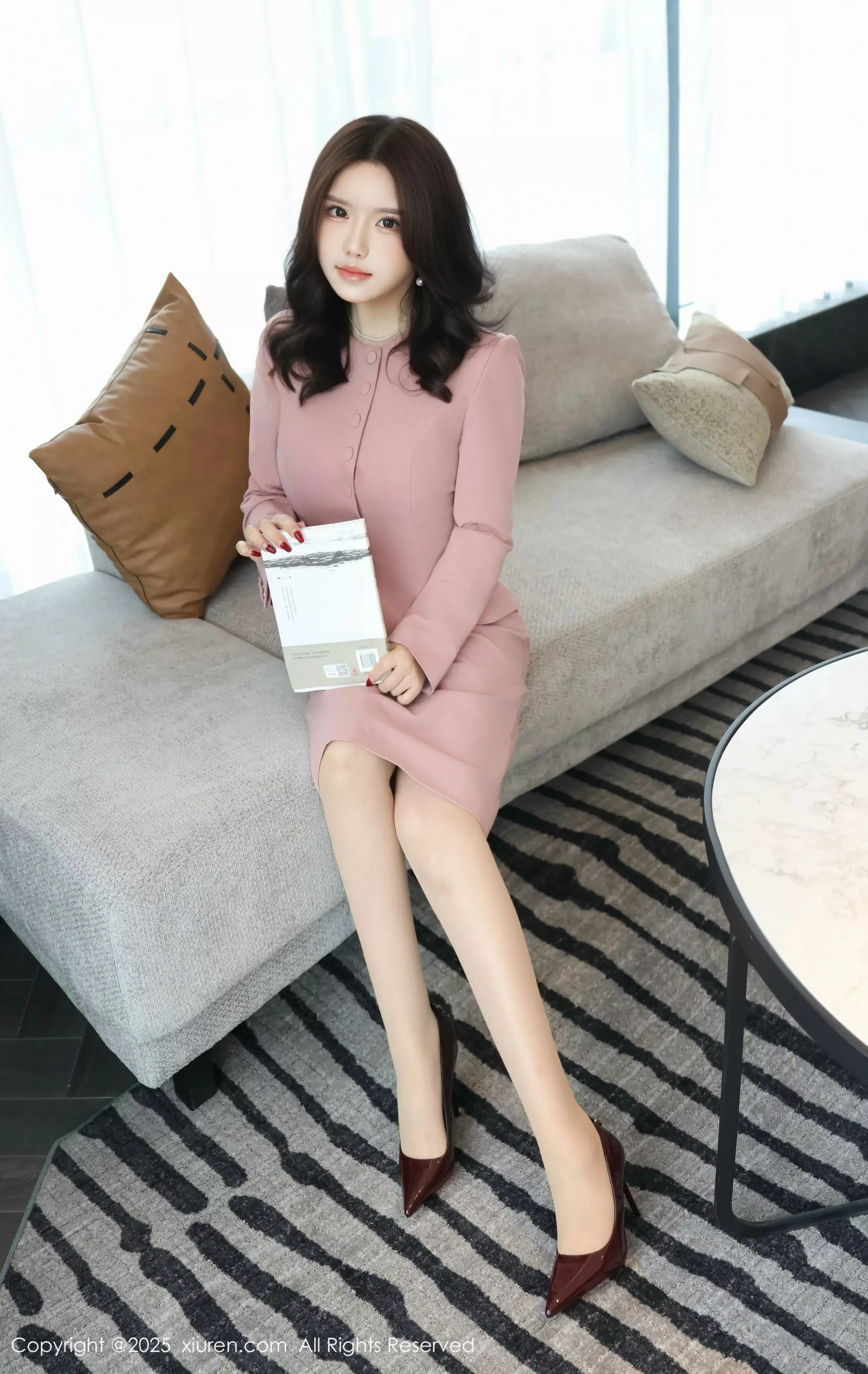 [[XiuRen秀人网]秀人网]No.10020_模特小薯条nienie粉色职业装露白色情趣内衣秀惹火身材诱惑写真107P