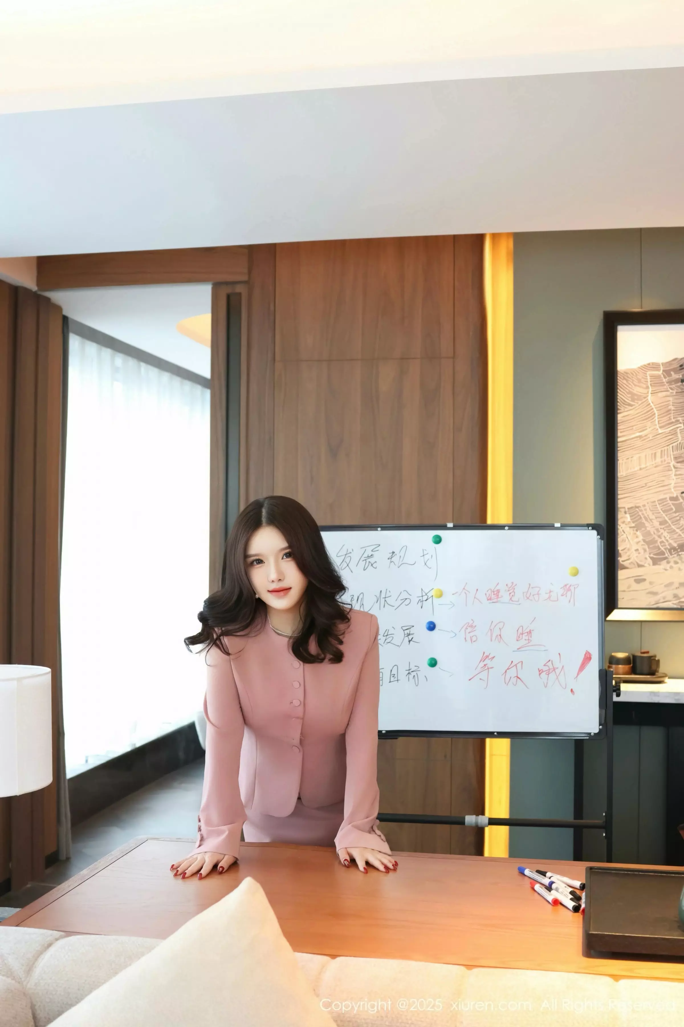 [[XiuRen秀人网]秀人网]No.10020_模特小薯条nienie粉色职业装露白色情趣内衣秀惹火身材诱惑写真107P