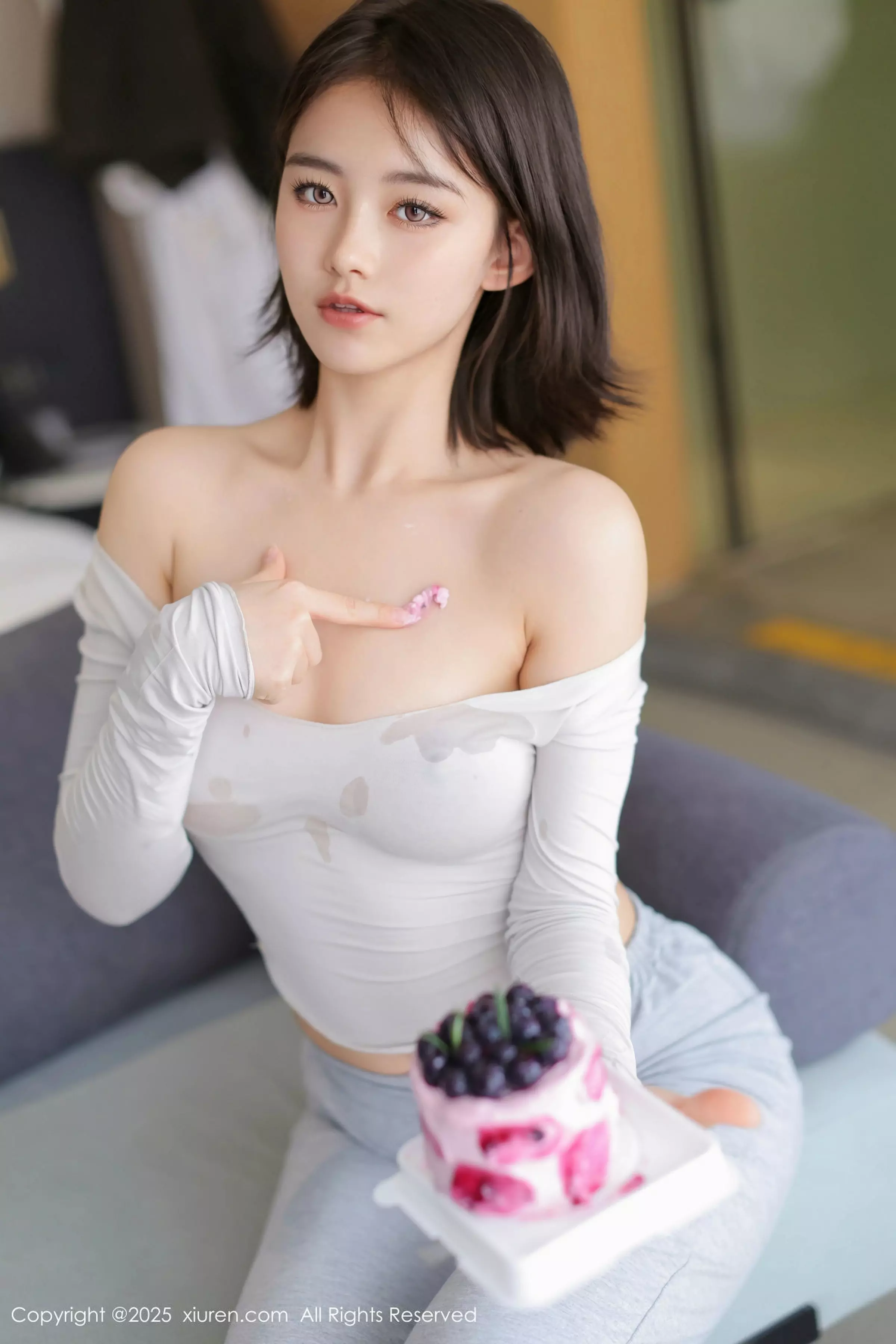 [[XiuRen秀人网]秀人网]No.10021_模特小橘子orange性感灰色日常服配超薄黑丝秀曼妙身姿诱惑写真77P