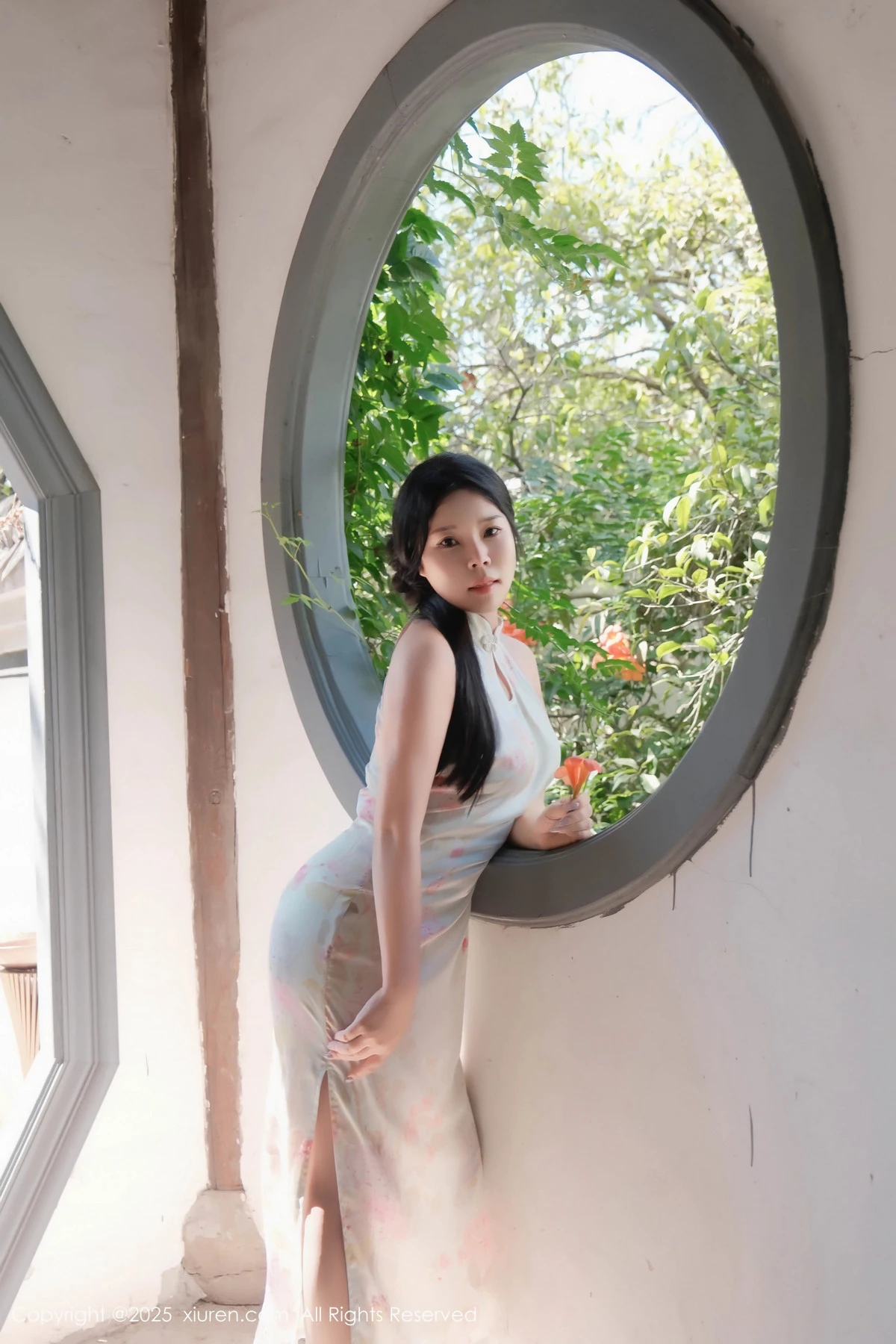 [[XiuRen秀人网]秀人网]No.9893_模特麦田性感浅蓝色旗袍配超薄无内肉丝秀曼妙身姿撩人诱惑写真70P