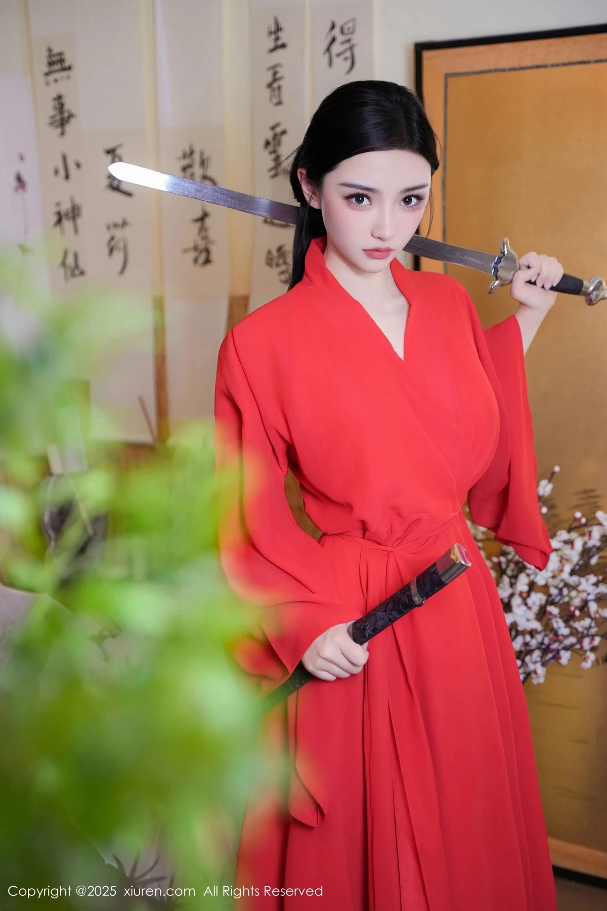 [[XiuRen秀人网]秀人网]No.9890_模特妙可可Cheese性感红衣剑客装配肉丝袜秀丰腴身姿诱惑写真60P