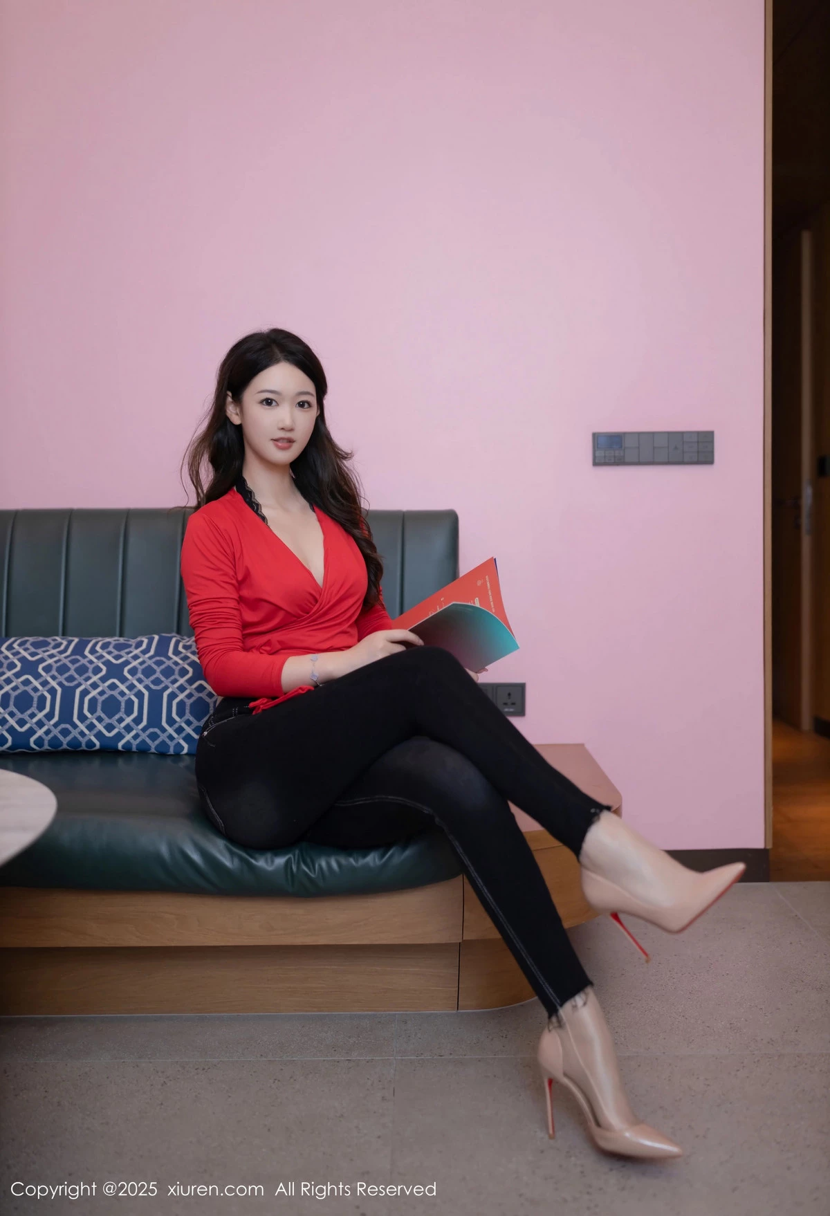 [[XiuRen秀人网]秀人网]No.9894_模特唐安琪性感黑色情趣内衣配开档肉丝秀曼妙身姿完美诱惑写真79P