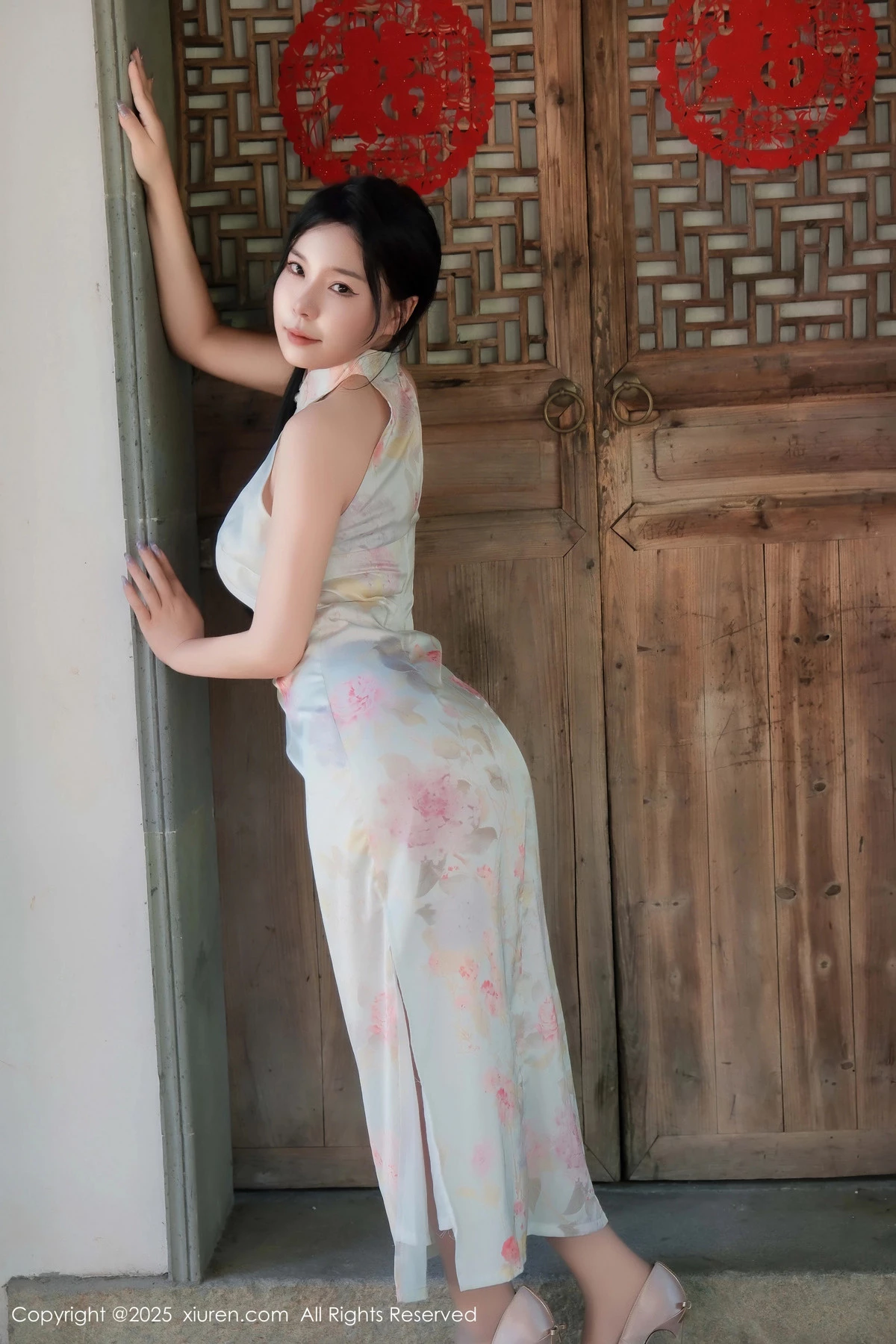 [[XiuRen秀人网]秀人网]No.9893_模特麦田性感浅蓝色旗袍配超薄无内肉丝秀曼妙身姿撩人诱惑写真70P