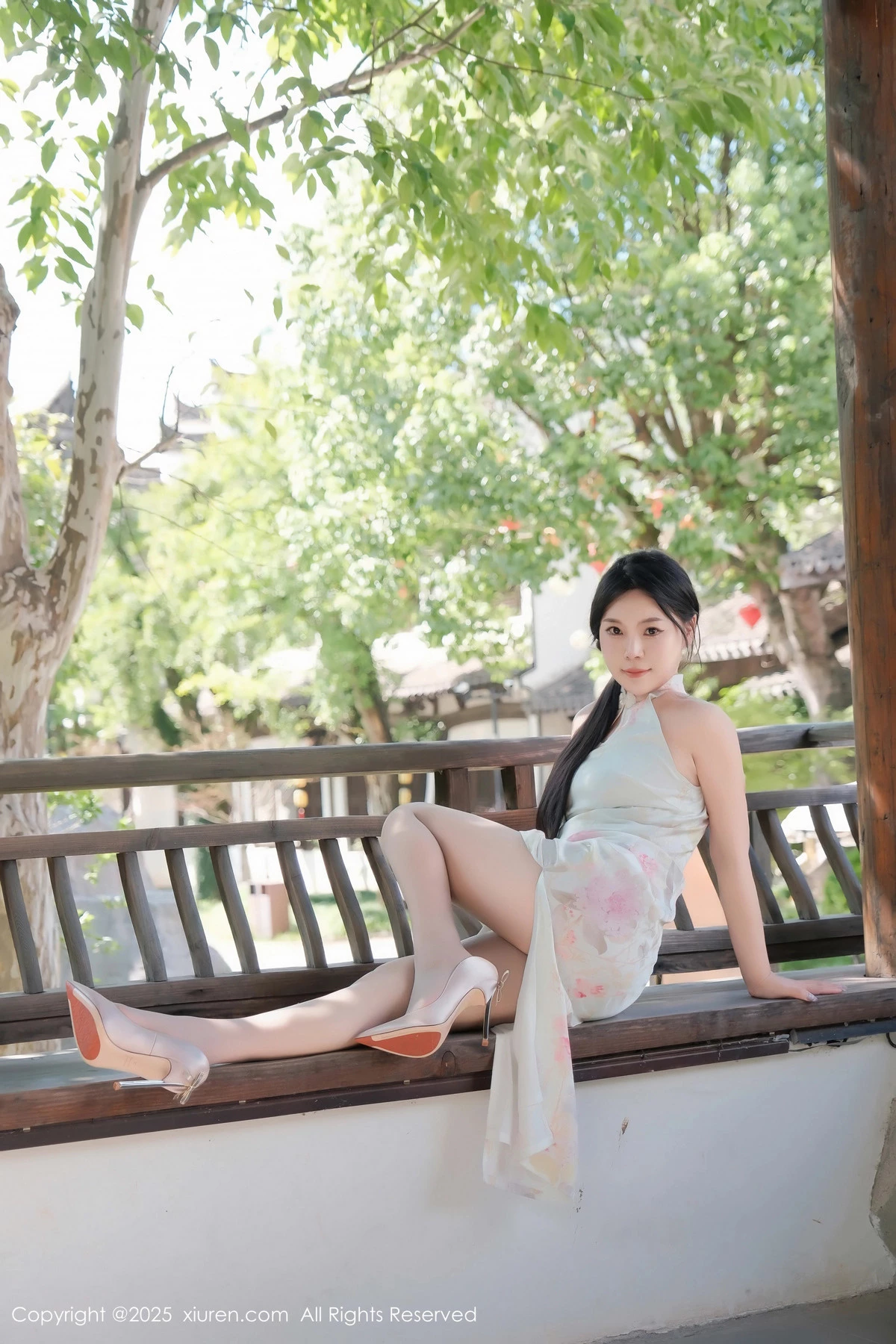 [[XiuRen秀人网]秀人网]No.9893_模特麦田性感浅蓝色旗袍配超薄无内肉丝秀曼妙身姿撩人诱惑写真70P