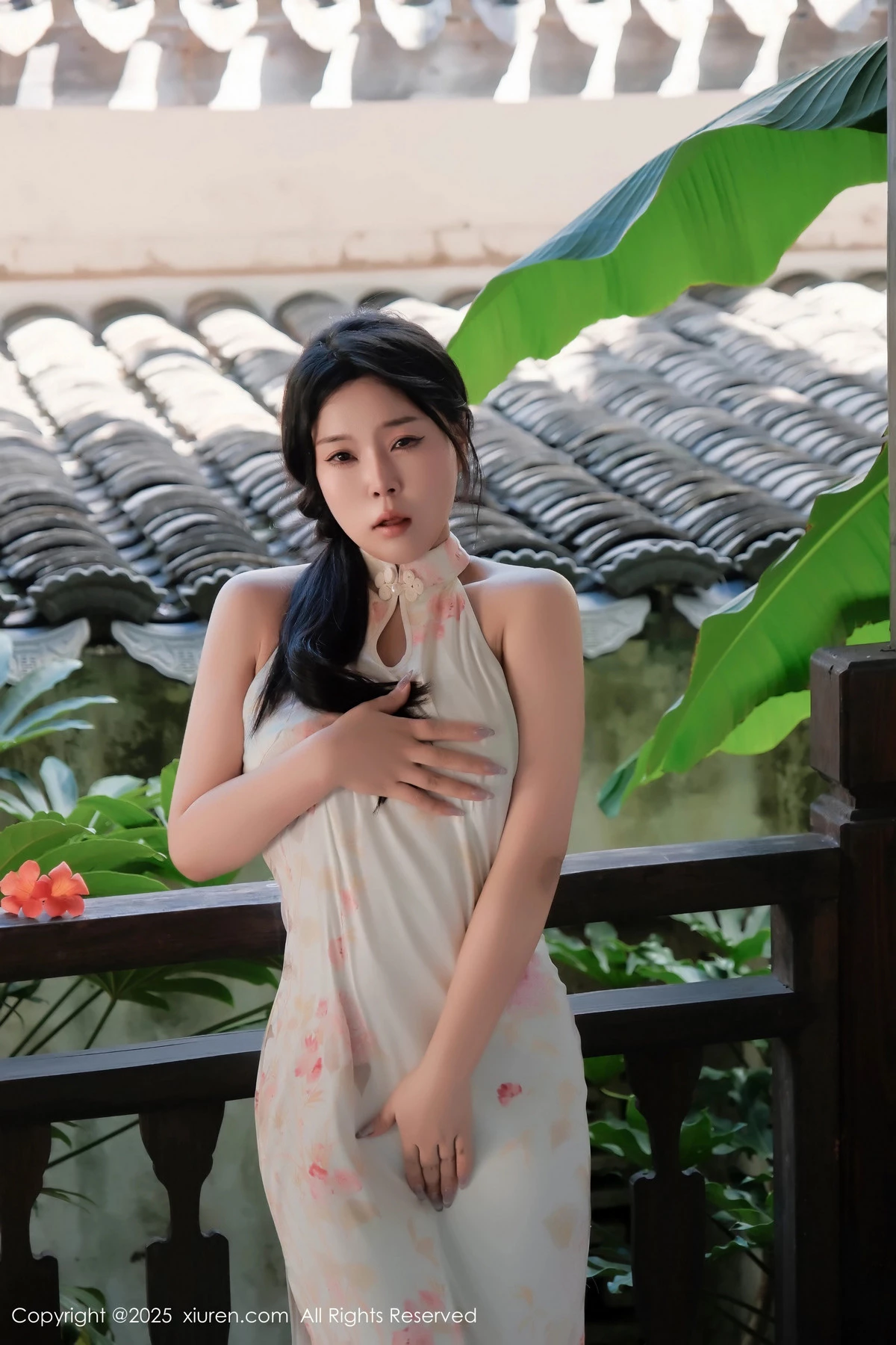 [[XiuRen秀人网]秀人网]No.9893_模特麦田性感浅蓝色旗袍配超薄无内肉丝秀曼妙身姿撩人诱惑写真70P