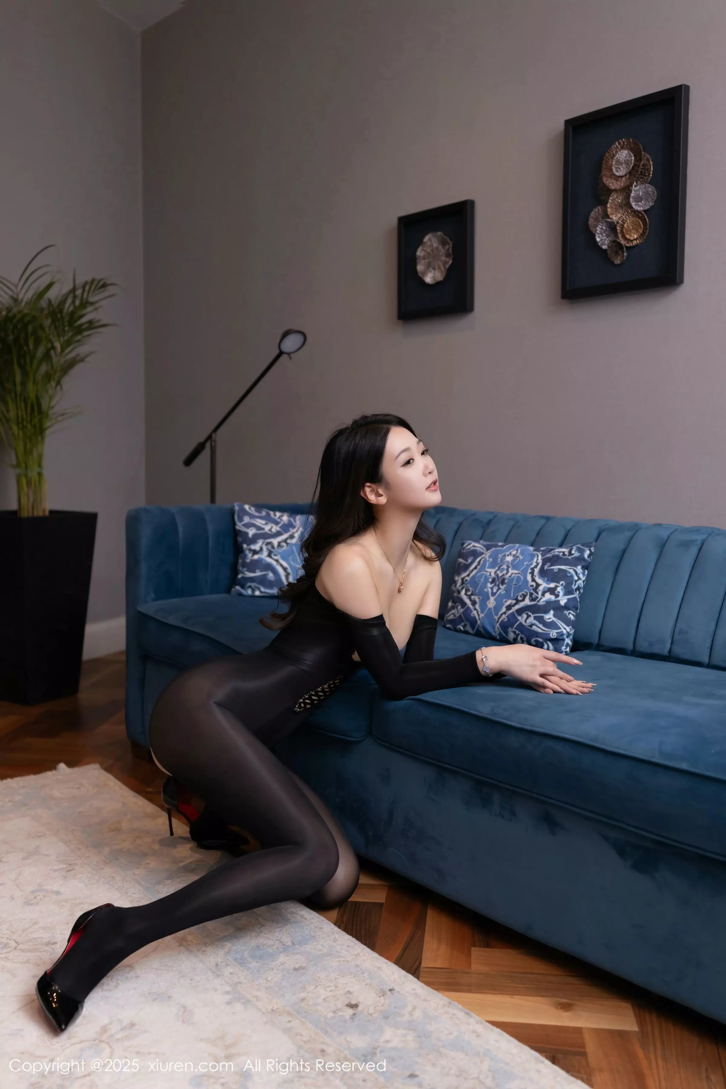 [[XiuRen秀人网]秀人网]No.10030_模特唐安琪性感黑色外衣露开档连体黑丝袜秀完美身材诱惑写真79P