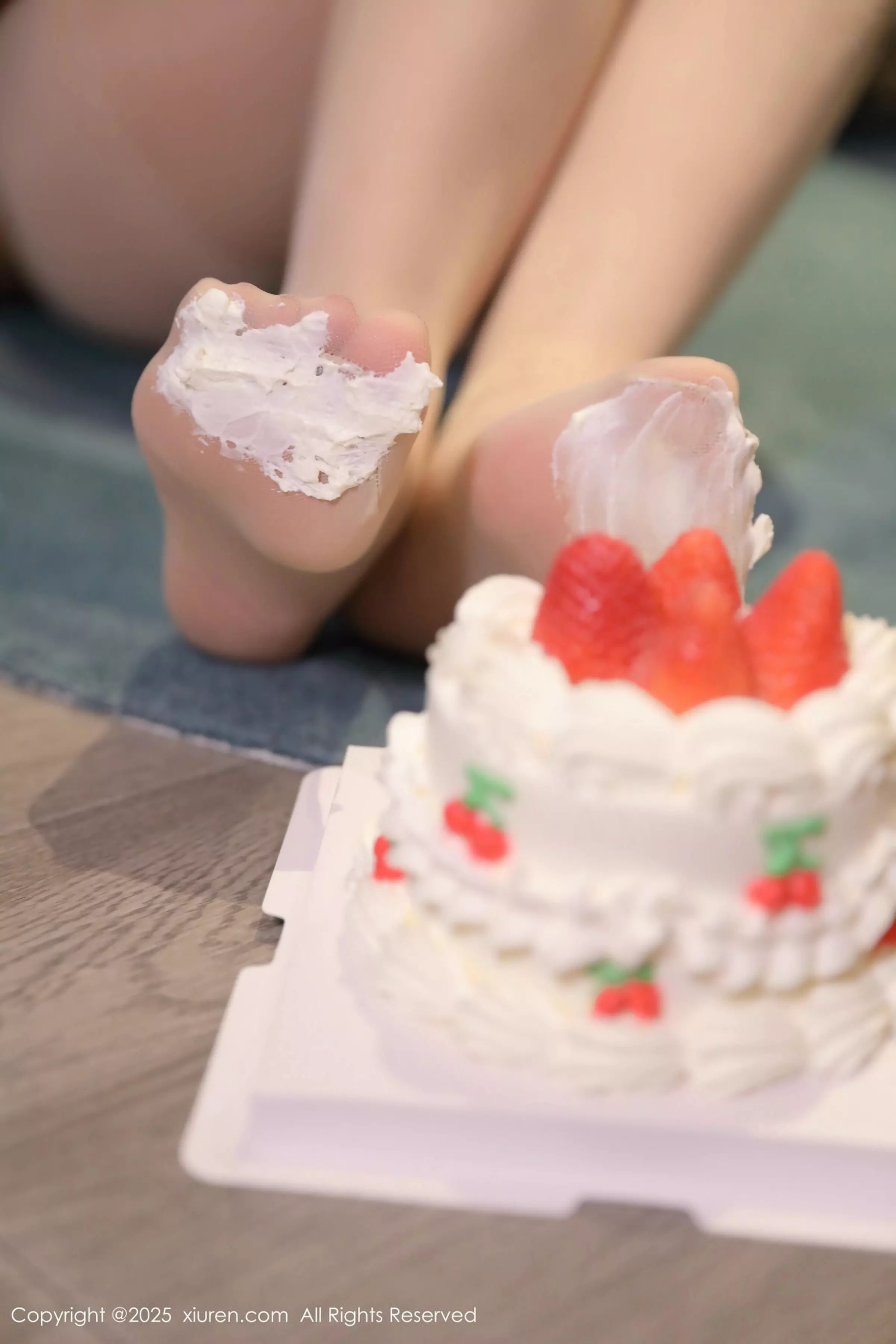 [[XiuRen秀人网]秀人网]No.10029_模特小蛮妖Yummy蓝色连衣短裙配超薄肉丝秀曼妙身材诱惑写真69P