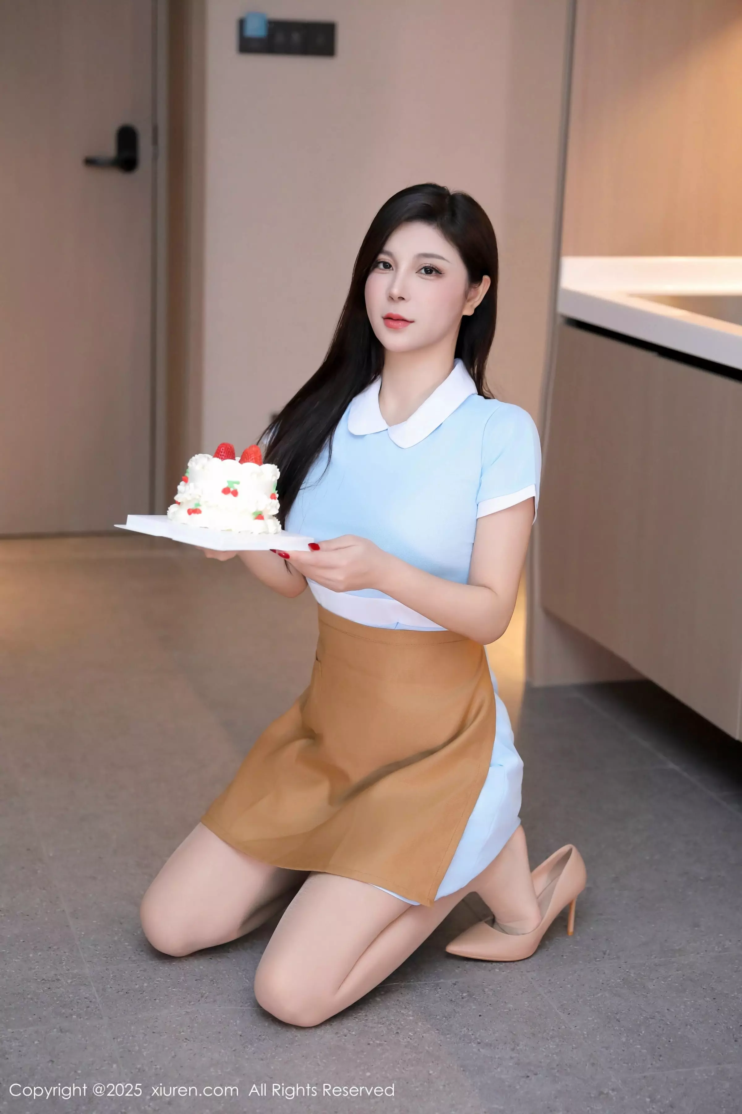 [[XiuRen秀人网]秀人网]No.10029_模特小蛮妖Yummy蓝色连衣短裙配超薄肉丝秀曼妙身材诱惑写真69P