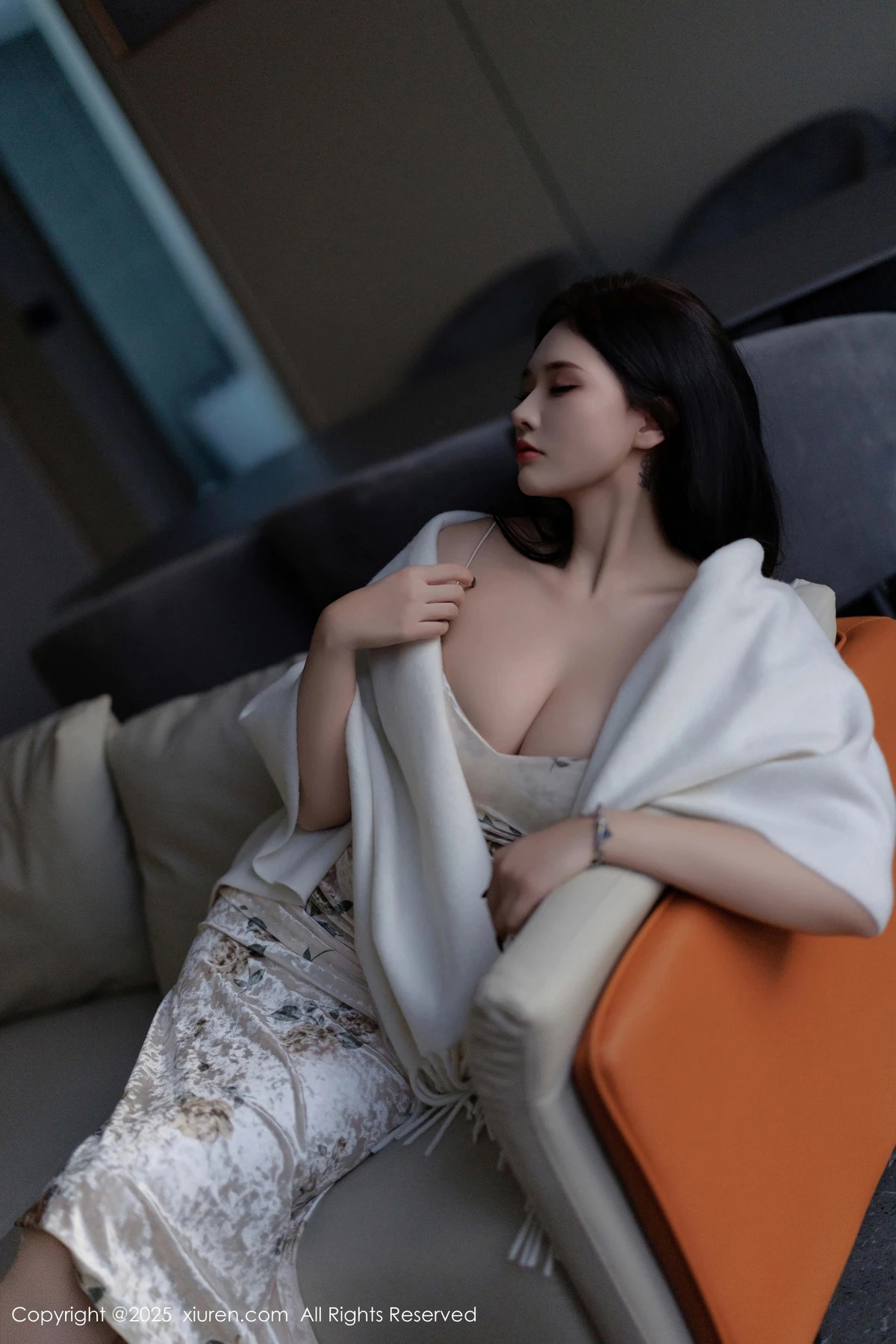 [[XiuRen秀人网]秀人网]No.9899_模特娜比脱连衣短裙露性感蓝色内衣配超薄肉丝秀凹凸身材诱惑写真81P