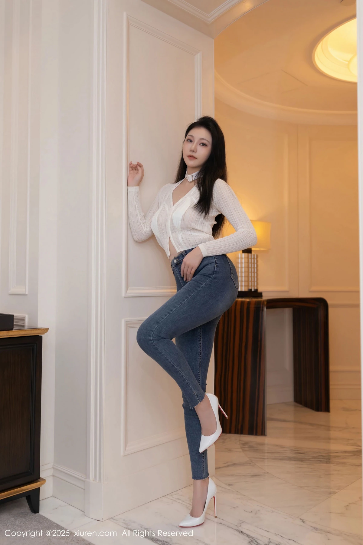 [[XiuRen秀人网]秀人网]No.9900_模特安然anran性感白色情趣内衣配白丝袜秀曼妙身姿撩人诱惑写真83P