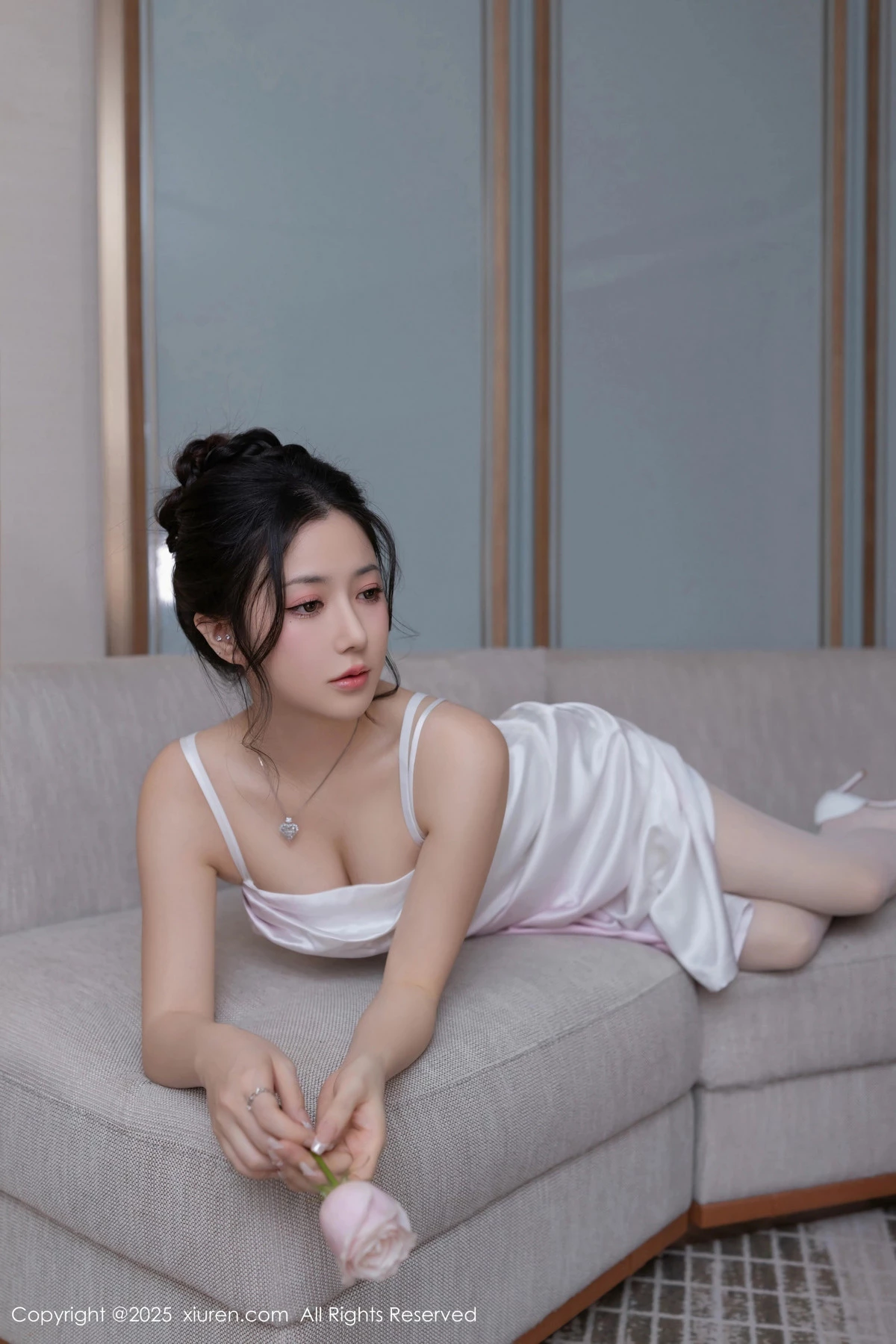 [[XiuRen秀人网]秀人网]No.9907_模特鱼子酱Fish生日主题白色内衣配超薄肉丝秀曼妙身姿诱惑写真80P