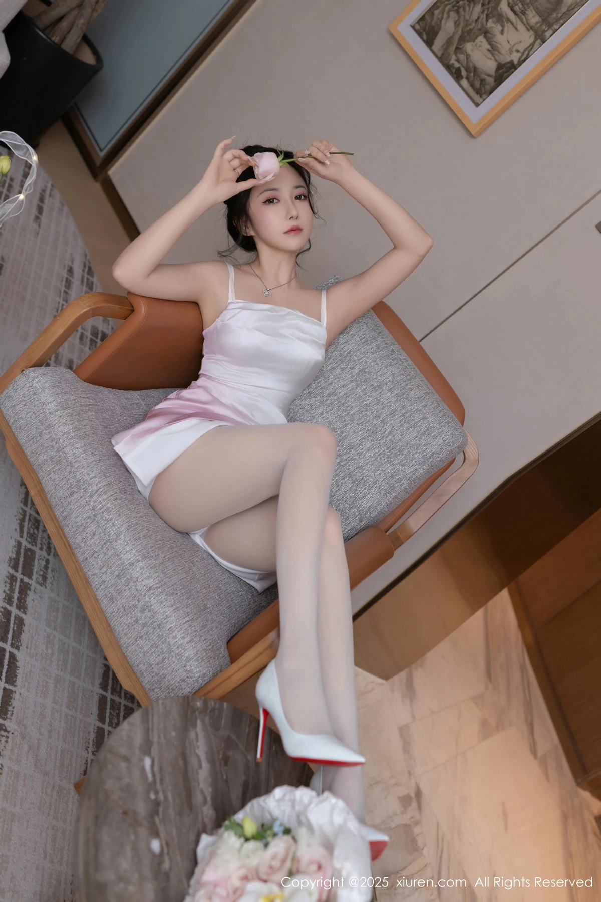 [[XiuRen秀人网]秀人网]No.9907_模特鱼子酱Fish生日主题白色内衣配超薄肉丝秀曼妙身姿诱惑写真80P