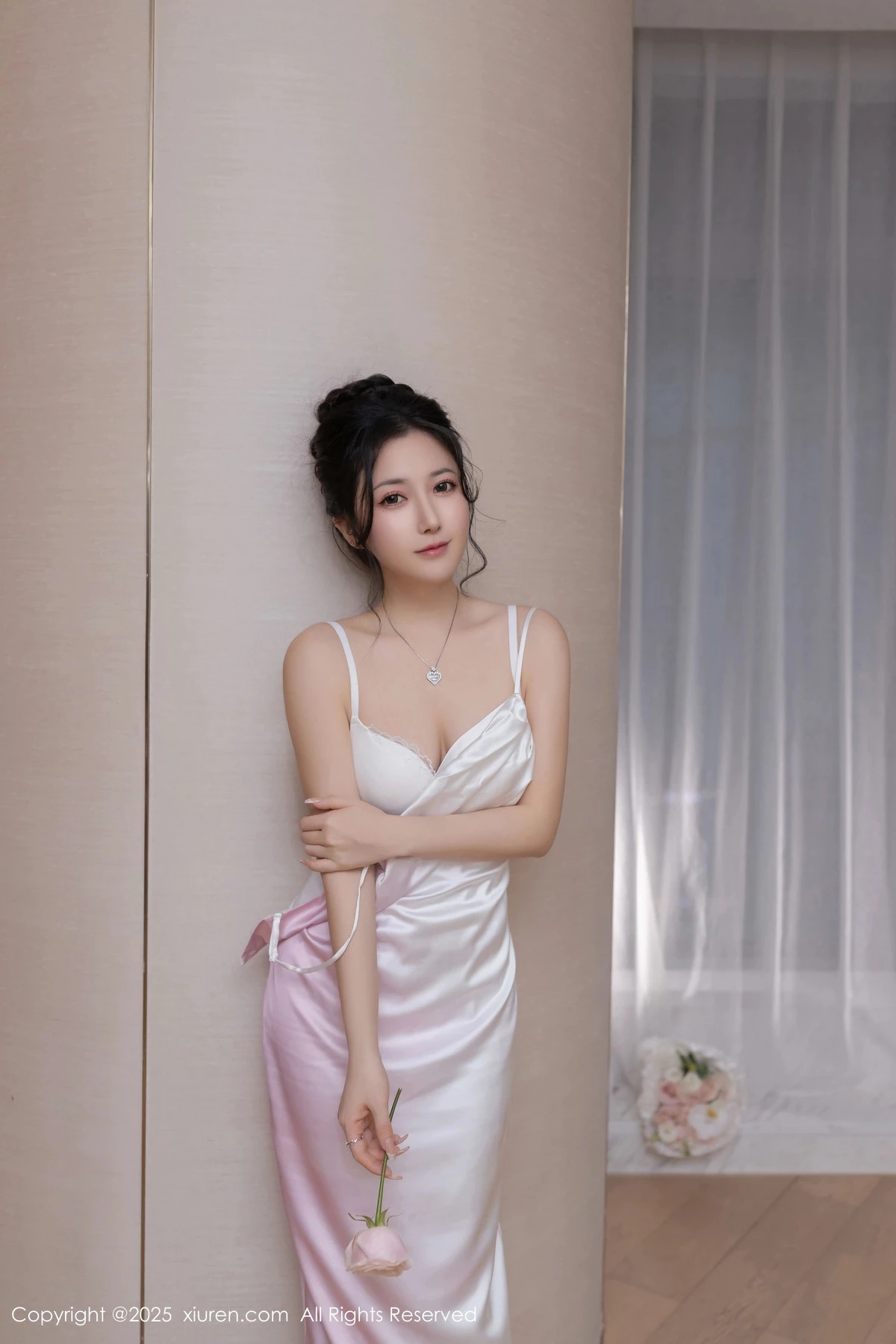 [[XiuRen秀人网]秀人网]No.9907_模特鱼子酱Fish生日主题白色内衣配超薄肉丝秀曼妙身姿诱惑写真80P