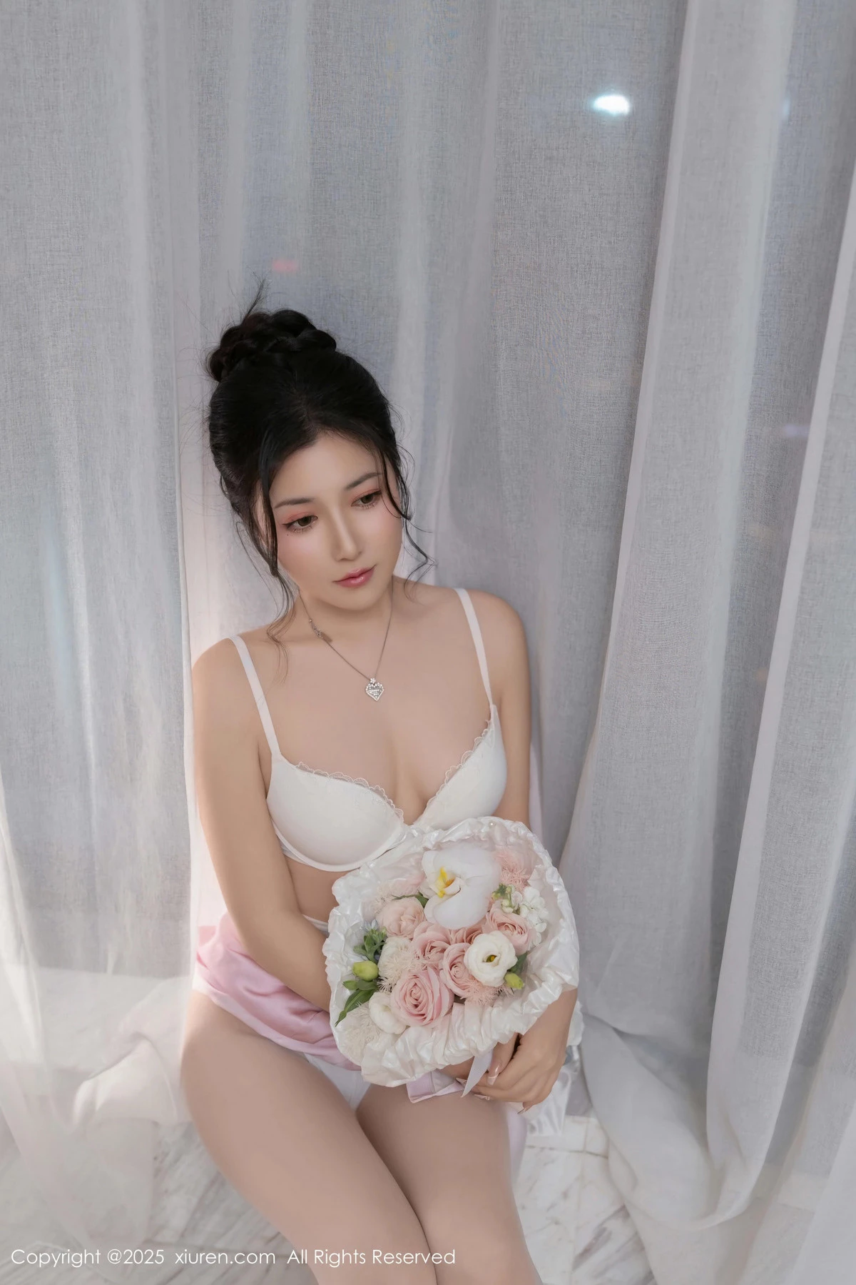 [[XiuRen秀人网]秀人网]No.9907_模特鱼子酱Fish生日主题白色内衣配超薄肉丝秀曼妙身姿诱惑写真80P