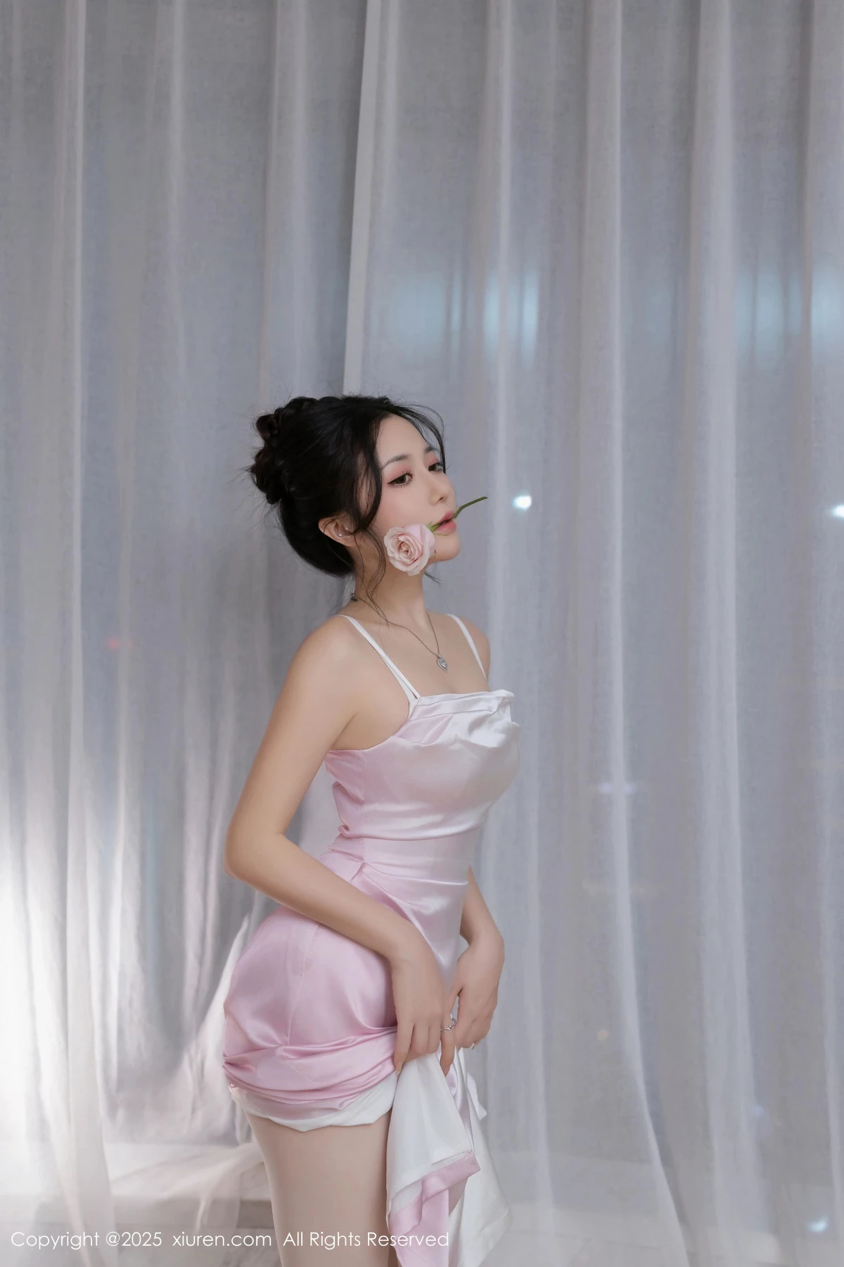 [[XiuRen秀人网]秀人网]No.9907_模特鱼子酱Fish生日主题白色内衣配超薄肉丝秀曼妙身姿诱惑写真80P