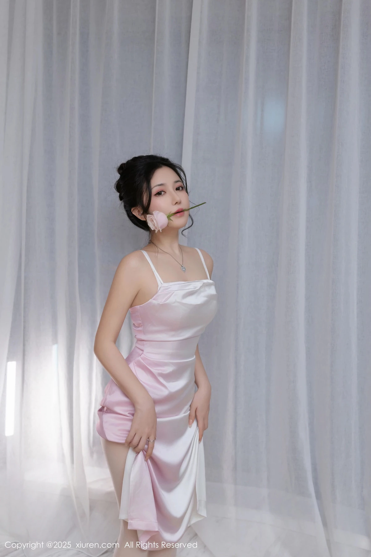 [[XiuRen秀人网]秀人网]No.9907_模特鱼子酱Fish生日主题白色内衣配超薄肉丝秀曼妙身姿诱惑写真80P