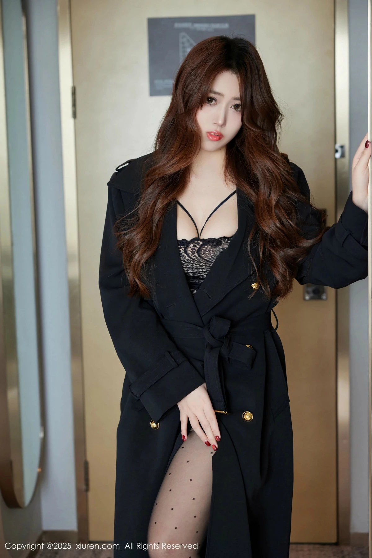 [[XiuRen秀人网]秀人网]No.9913_模特蛋蛋宝黑色OL服饰露性感黑色情趣内衣秀丰腴身材诱惑写真71P