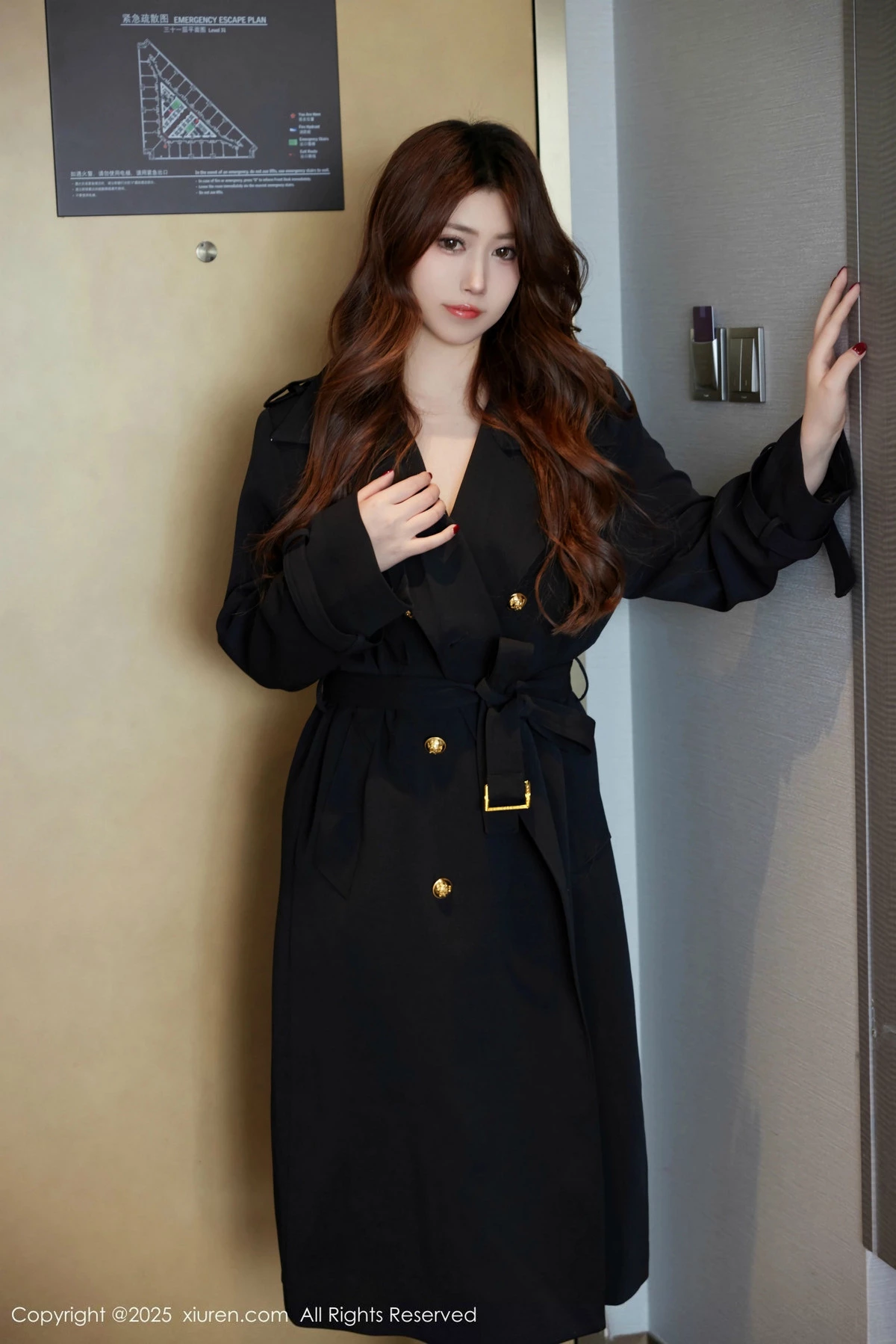 [[XiuRen秀人网]秀人网]No.9913_模特蛋蛋宝黑色OL服饰露性感黑色情趣内衣秀丰腴身材诱惑写真71P