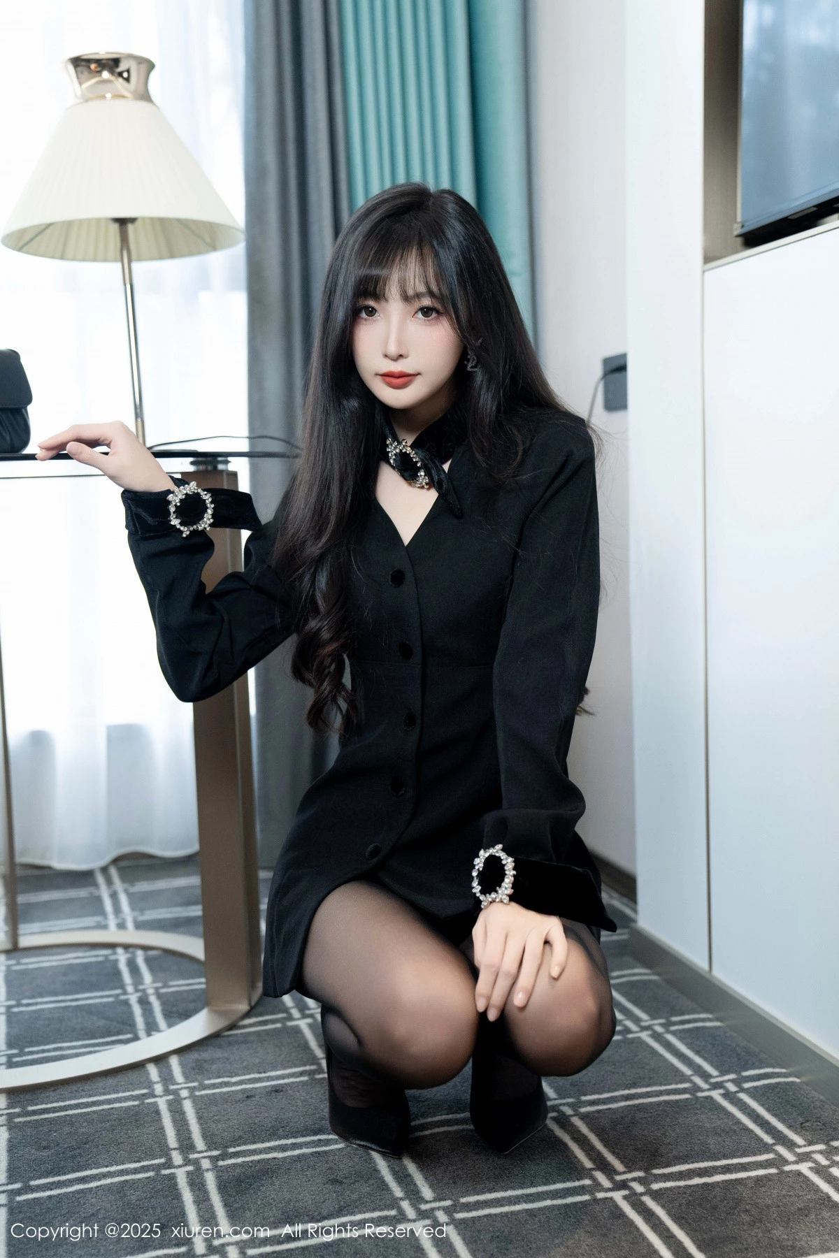 [[XiuRen秀人网]秀人网]No.9918_模特樱桃小阑子黑色外套露性感内衣配开档黑丝秀曼妙身姿诱惑写真99P