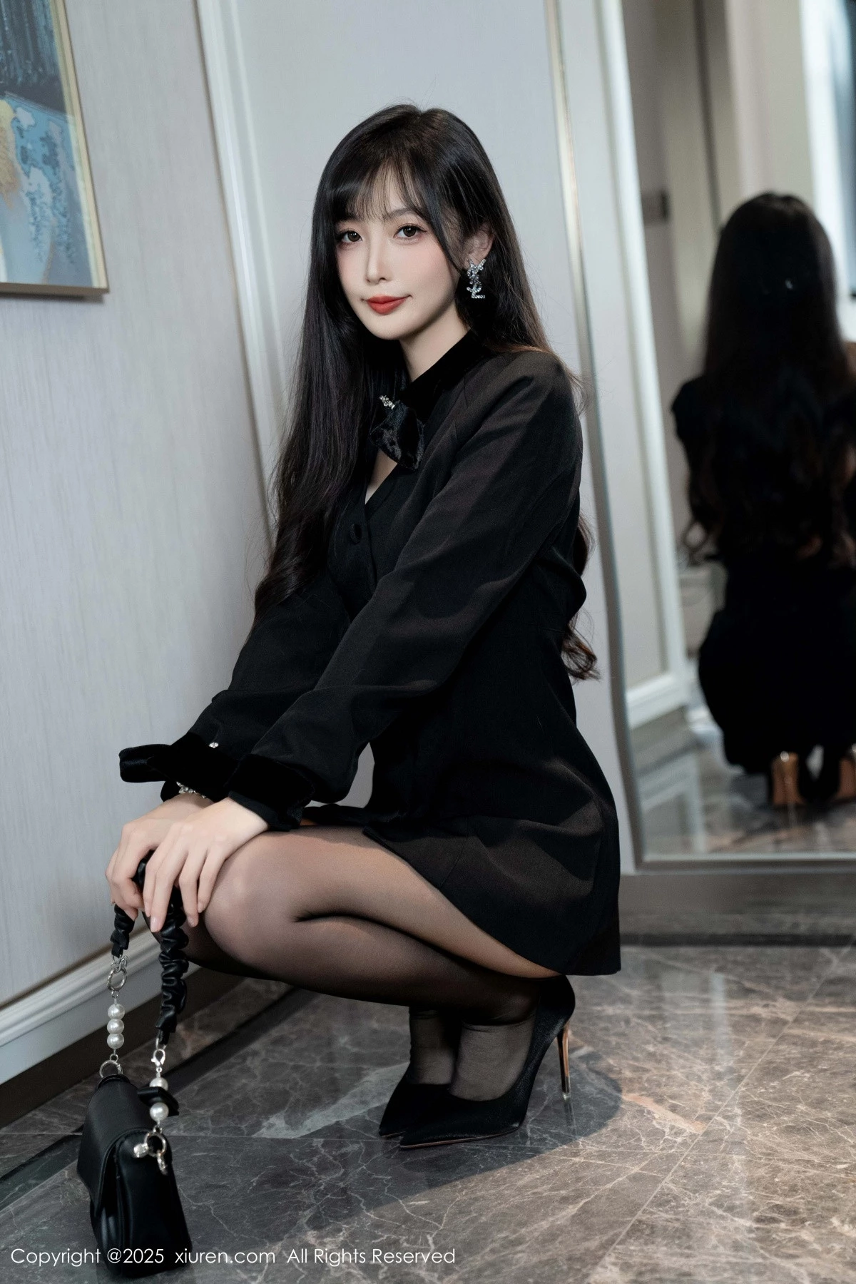 [[XiuRen秀人网]秀人网]No.9918_模特樱桃小阑子黑色外套露性感内衣配开档黑丝秀曼妙身姿诱惑写真99P