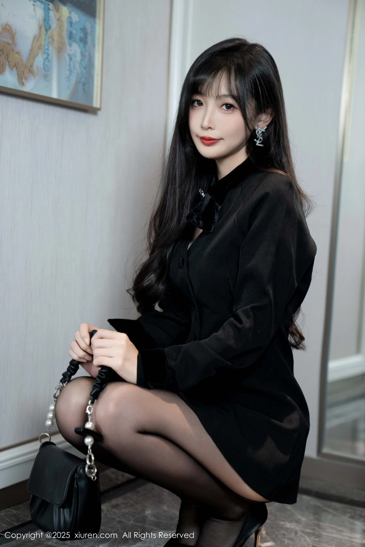 [[XiuRen秀人网]秀人网]No.9918_模特樱桃小阑子黑色外套露性感内衣配开档黑丝秀曼妙身姿诱惑写真99P