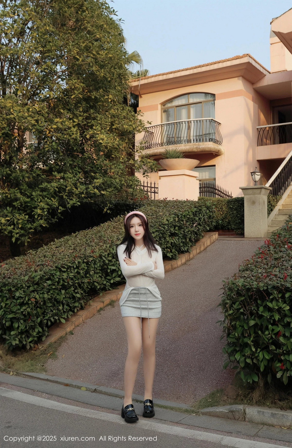 [[XiuRen秀人网]秀人网]No.9923_模特小薯条nienie性感薄透白T恤配超薄肉丝秀惹火身材诱惑写真50P