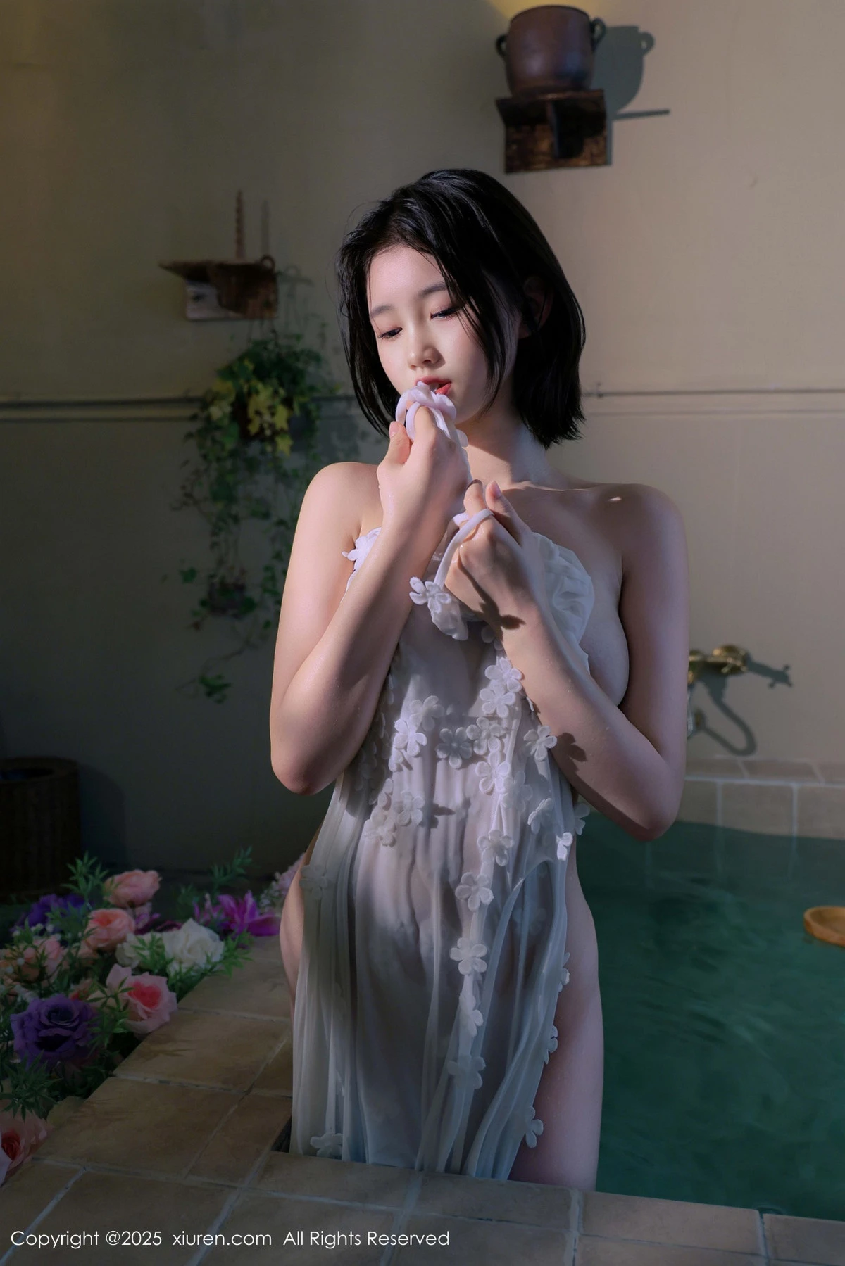 [[XiuRen秀人网]秀人网]No.9920_模特小橘子orange性感白色薄透蕾丝连体短裙秀惹火身材诱惑写真86P