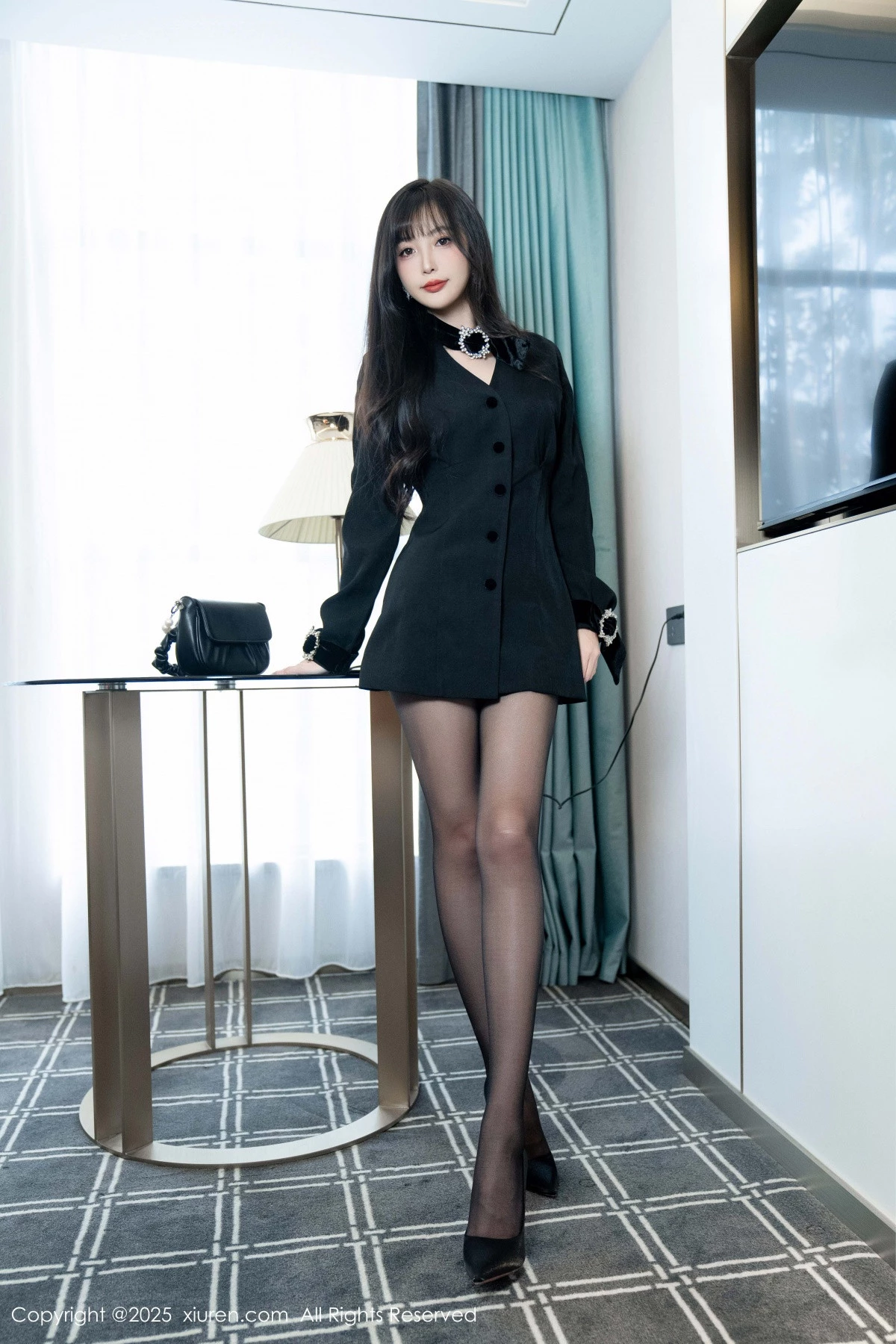 [[XiuRen秀人网]秀人网]No.9918_模特樱桃小阑子黑色外套露性感内衣配开档黑丝秀曼妙身姿诱惑写真99P