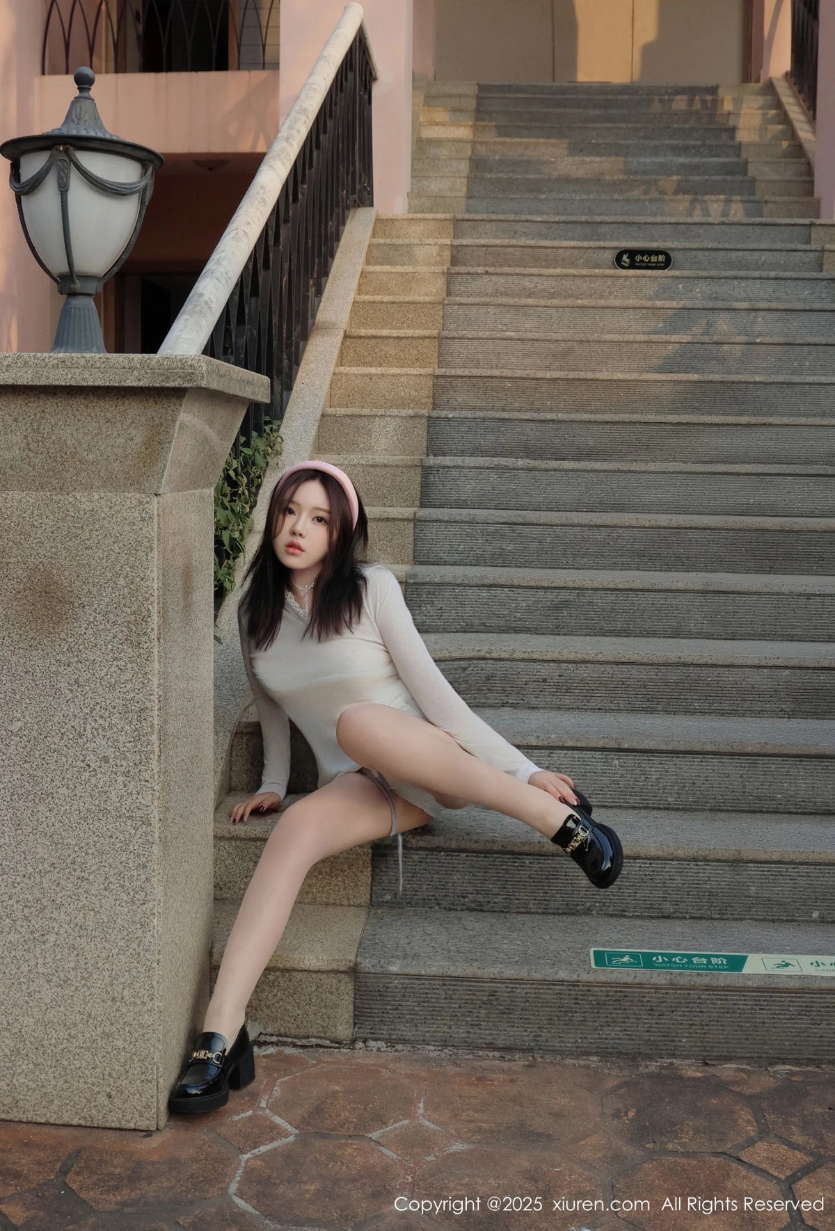 [[XiuRen秀人网]秀人网]No.9923_模特小薯条nienie性感薄透白T恤配超薄肉丝秀惹火身材诱惑写真50P