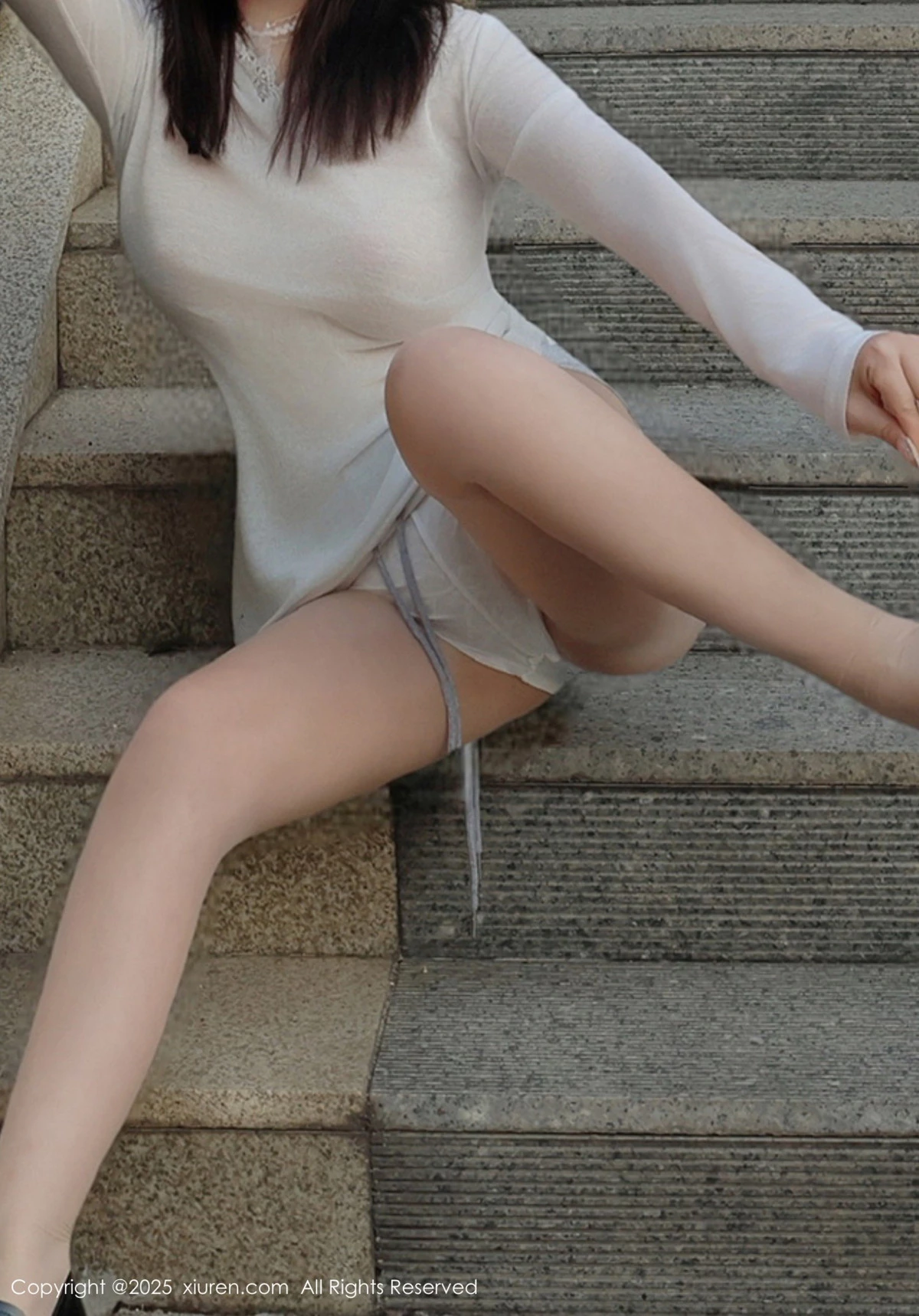 [[XiuRen秀人网]秀人网]No.9923_模特小薯条nienie性感薄透白T恤配超薄肉丝秀惹火身材诱惑写真50P