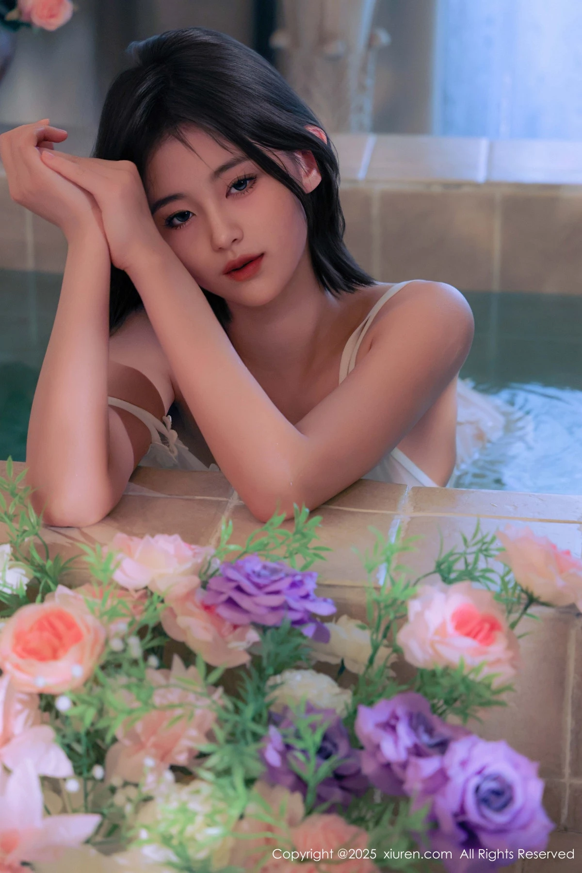 [[XiuRen秀人网]秀人网]No.9920_模特小橘子orange性感白色薄透蕾丝连体短裙秀惹火身材诱惑写真86P