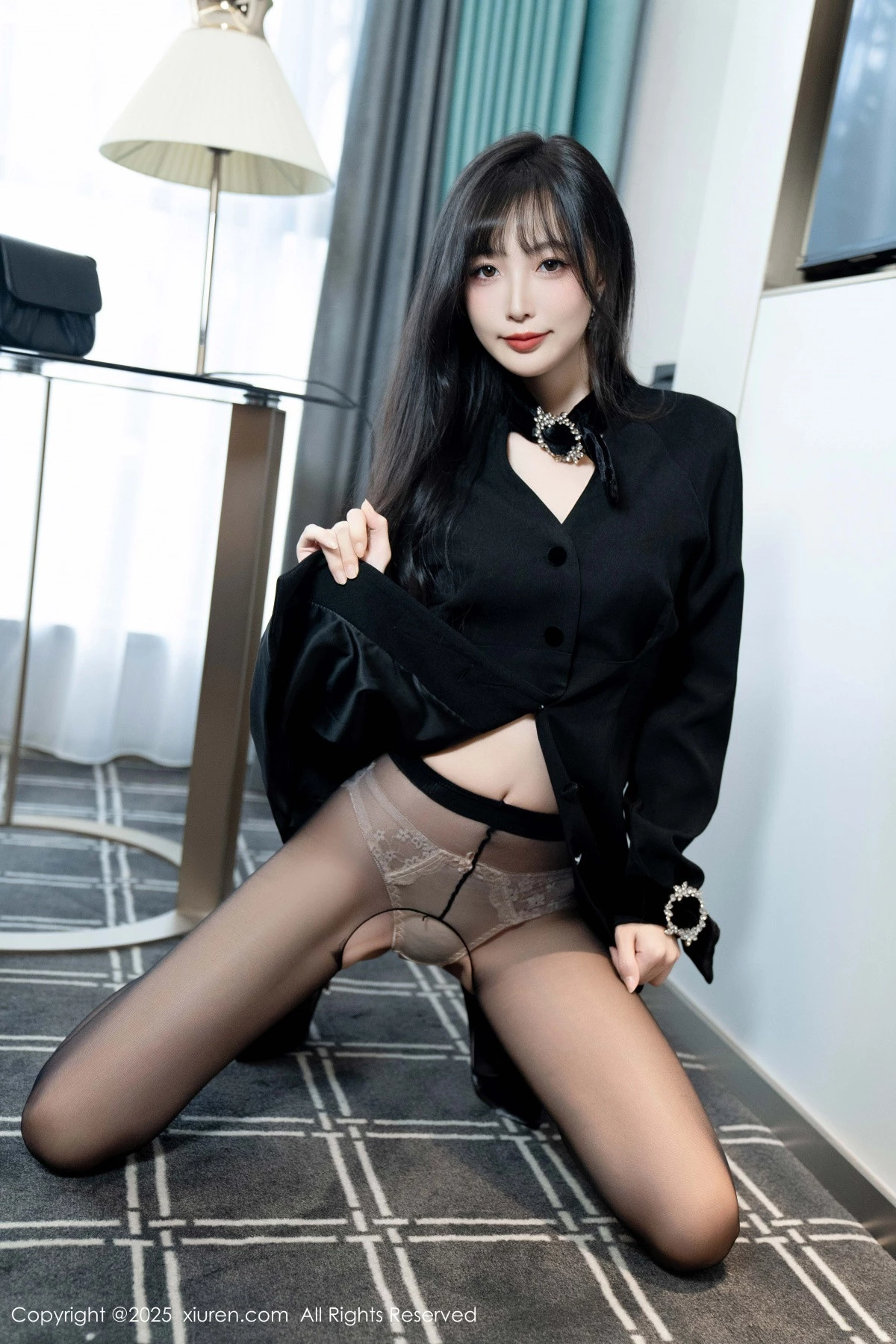 [[XiuRen秀人网]秀人网]No.9918_模特樱桃小阑子黑色外套露性感内衣配开档黑丝秀曼妙身姿诱惑写真99P