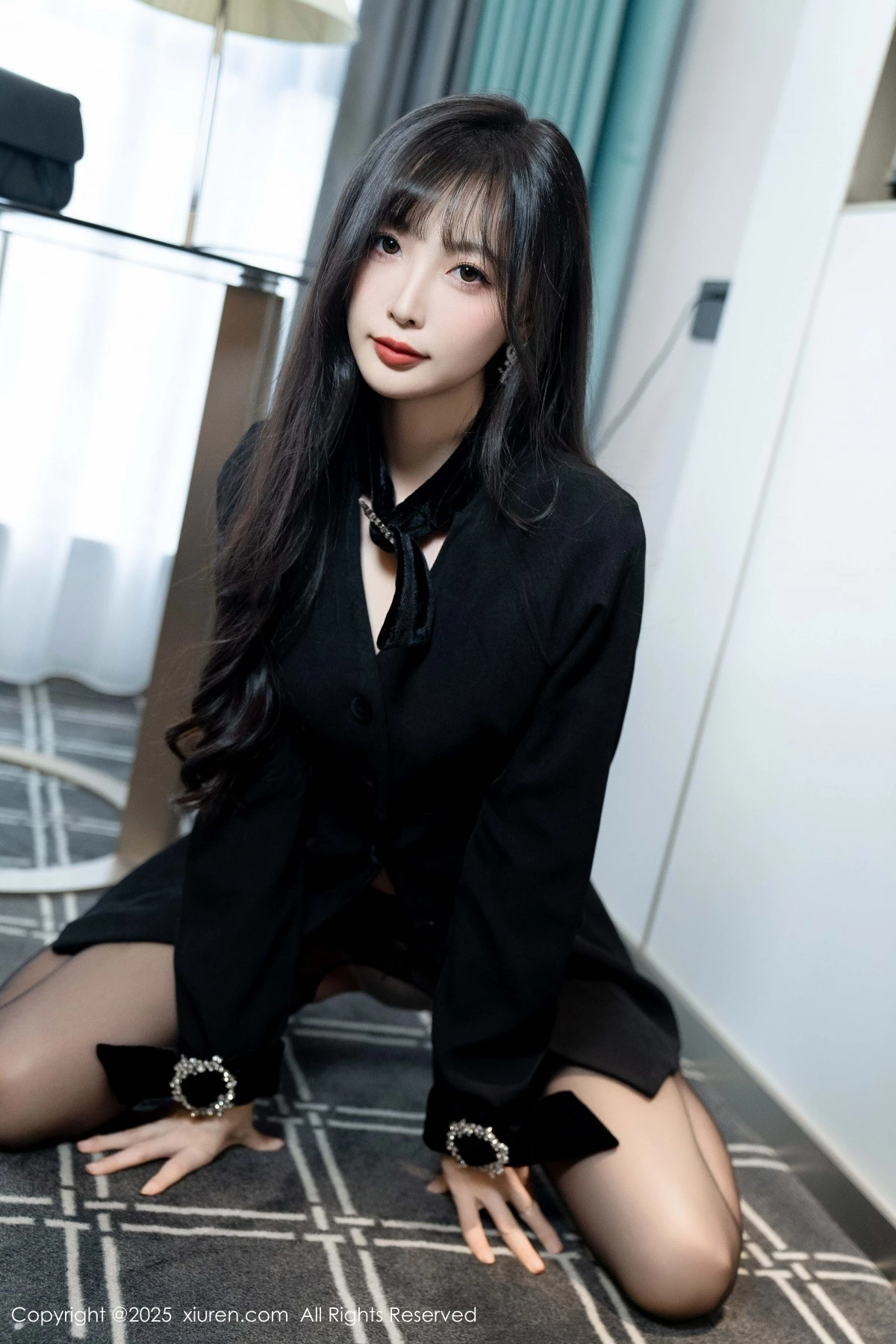 [[XiuRen秀人网]秀人网]No.9918_模特樱桃小阑子黑色外套露性感内衣配开档黑丝秀曼妙身姿诱惑写真99P