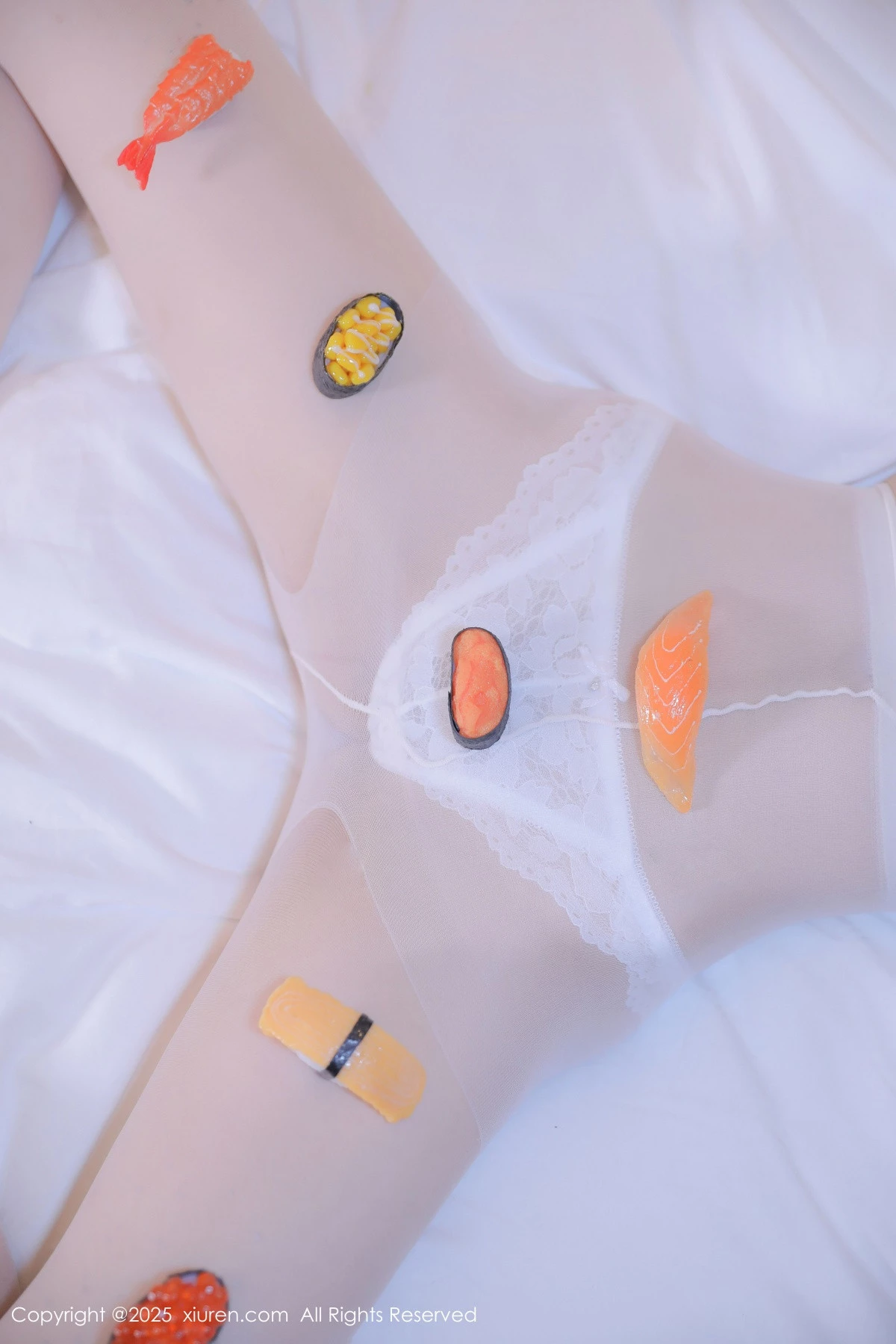 [[XiuRen秀人网]秀人网]No.9916_模特伊一Moon性感白T露白色内衣配超薄白丝秀曼妙身姿诱惑写真52P