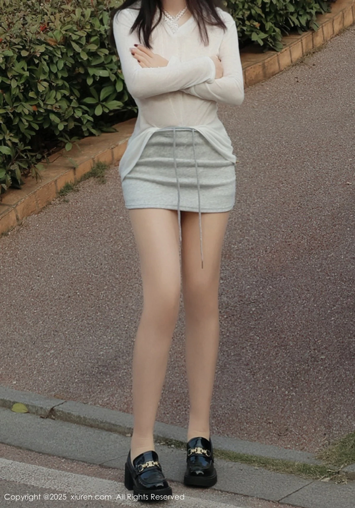 [[XiuRen秀人网]秀人网]No.9923_模特小薯条nienie性感薄透白T恤配超薄肉丝秀惹火身材诱惑写真50P