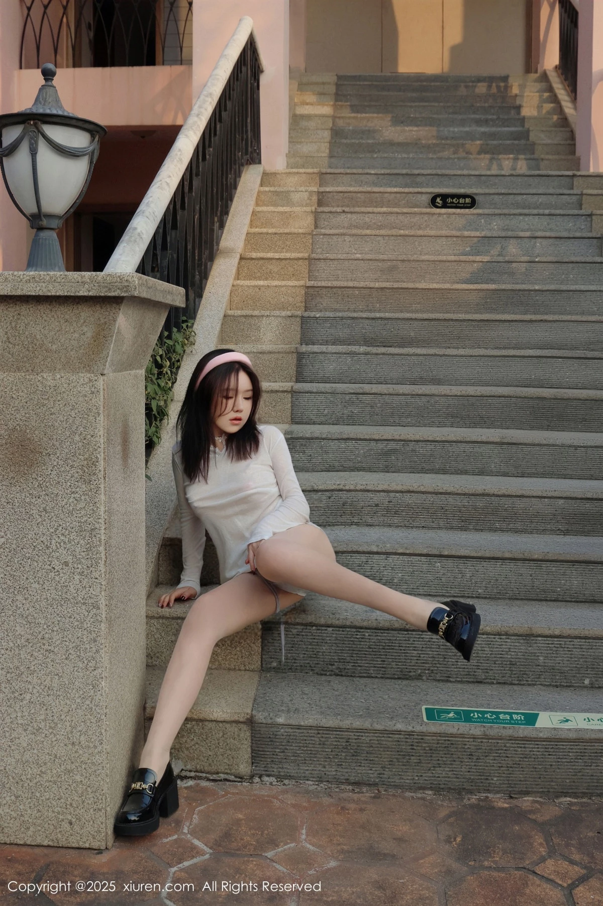 [[XiuRen秀人网]秀人网]No.9923_模特小薯条nienie性感薄透白T恤配超薄肉丝秀惹火身材诱惑写真50P