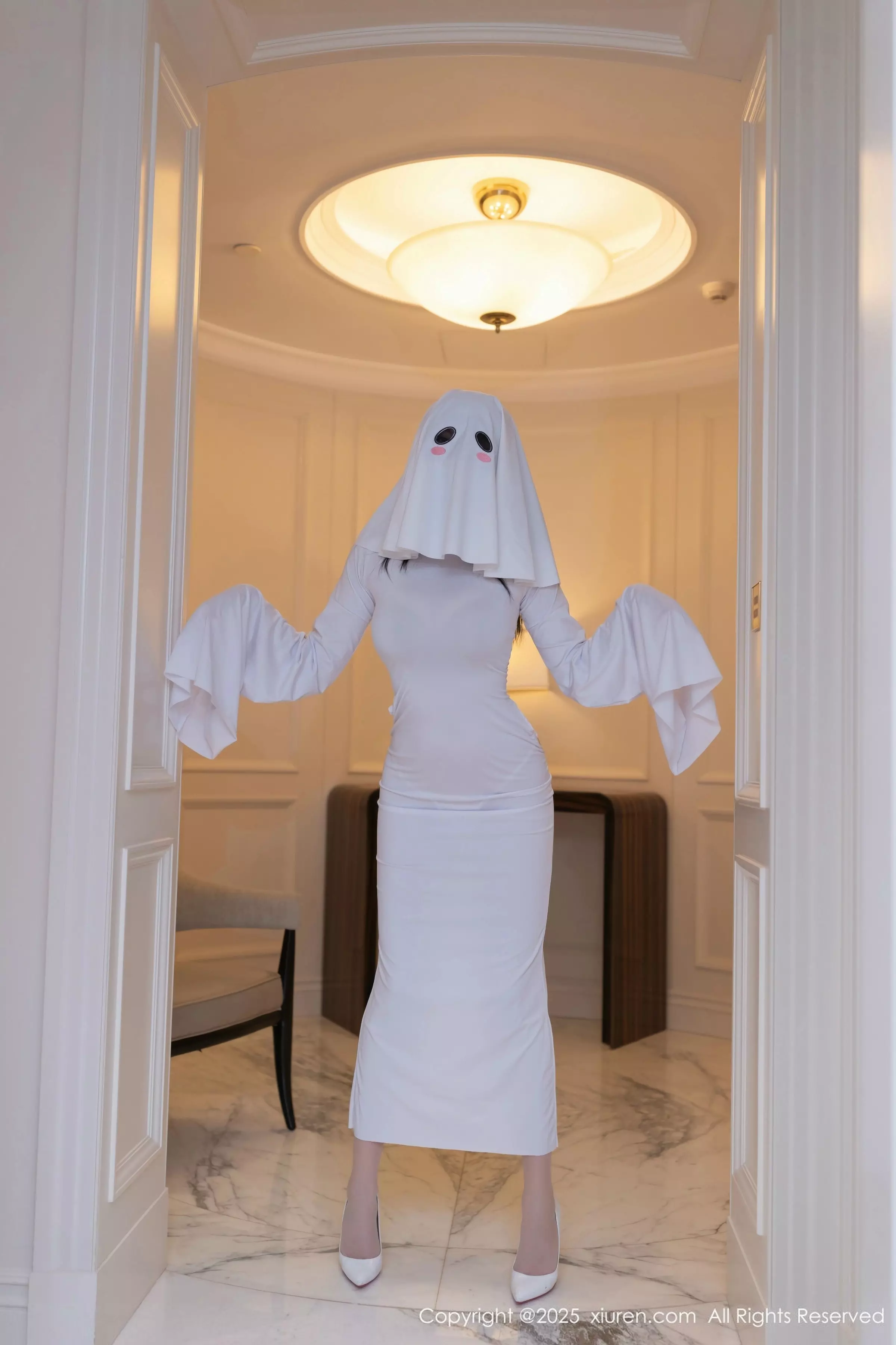 [[XiuRen秀人网]秀人网]No.10035_模特安然anran性感白色连衣短裙配白色丝袜秀曼妙身姿诱惑写真80P