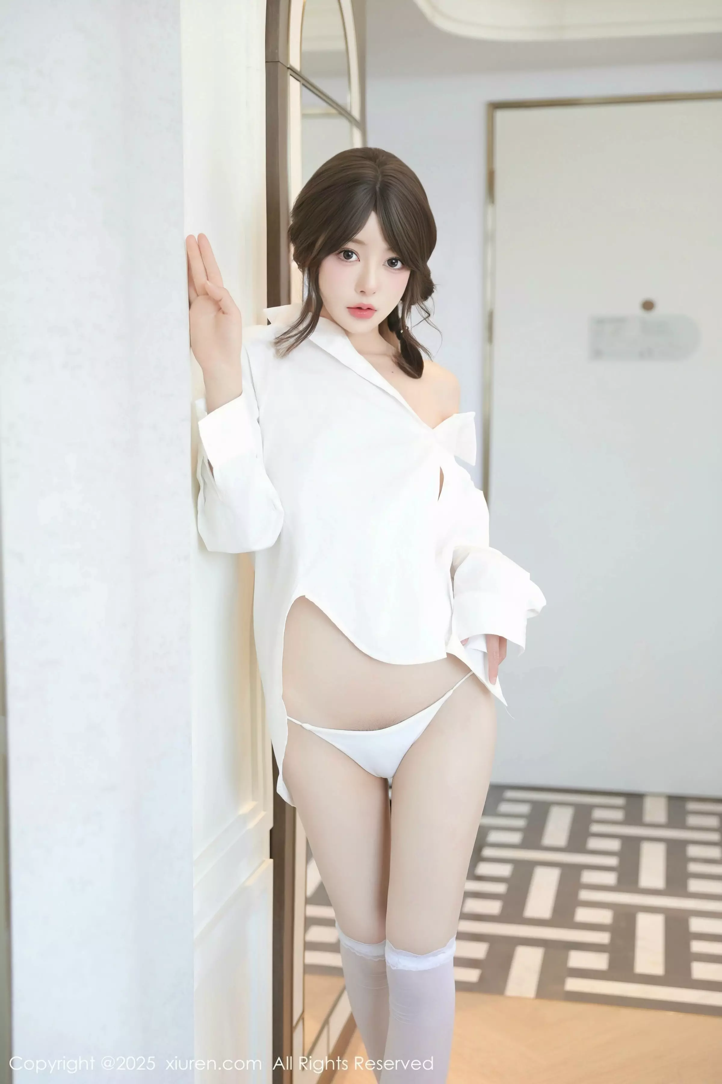 [[XiuRen秀人网]秀人网]No.10036_模特桃妖夭性感白T露白色内衣配白色丝袜秀曼妙身姿诱惑写真86P