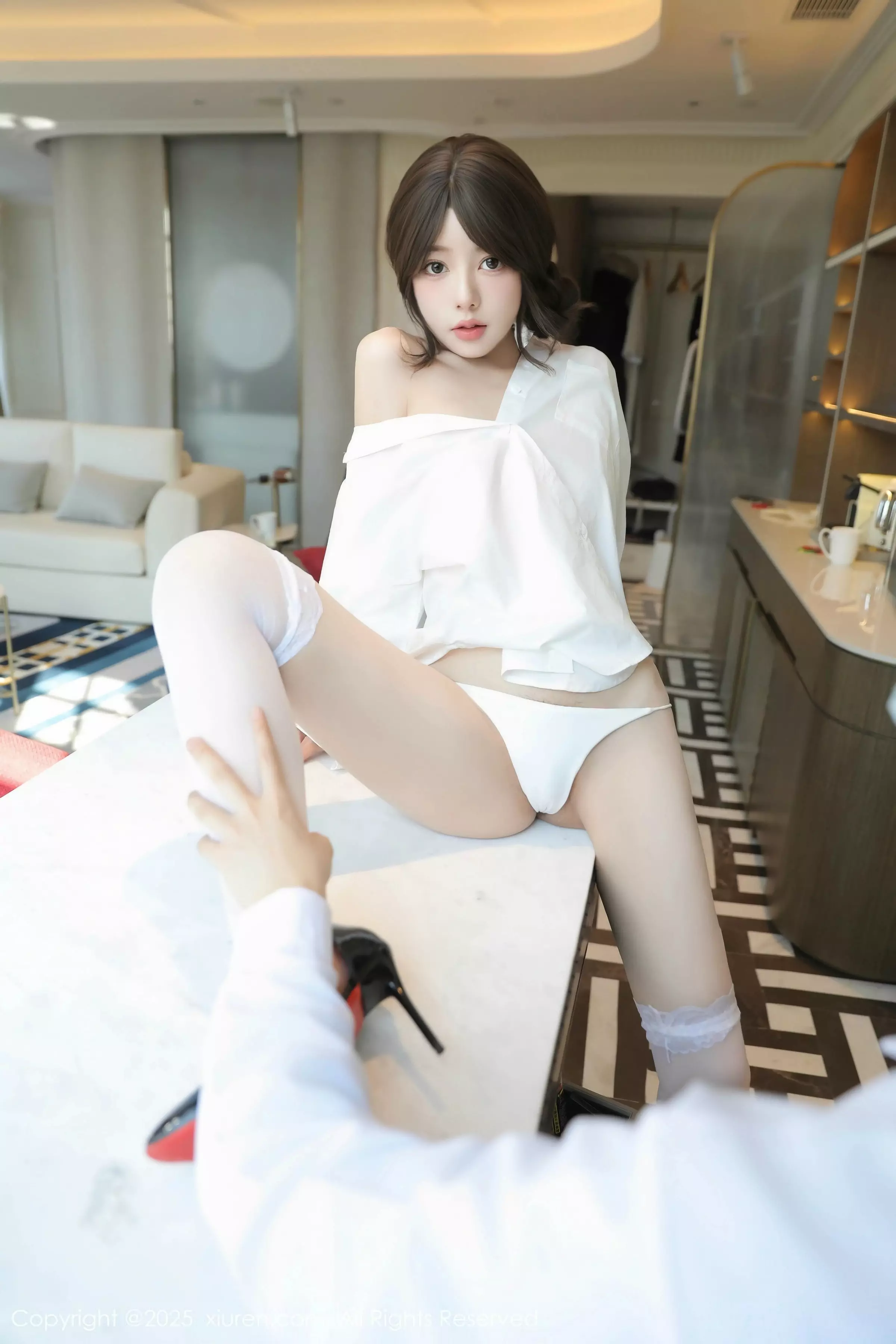 [[XiuRen秀人网]秀人网]No.10036_模特桃妖夭性感白T露白色内衣配白色丝袜秀曼妙身姿诱惑写真86P