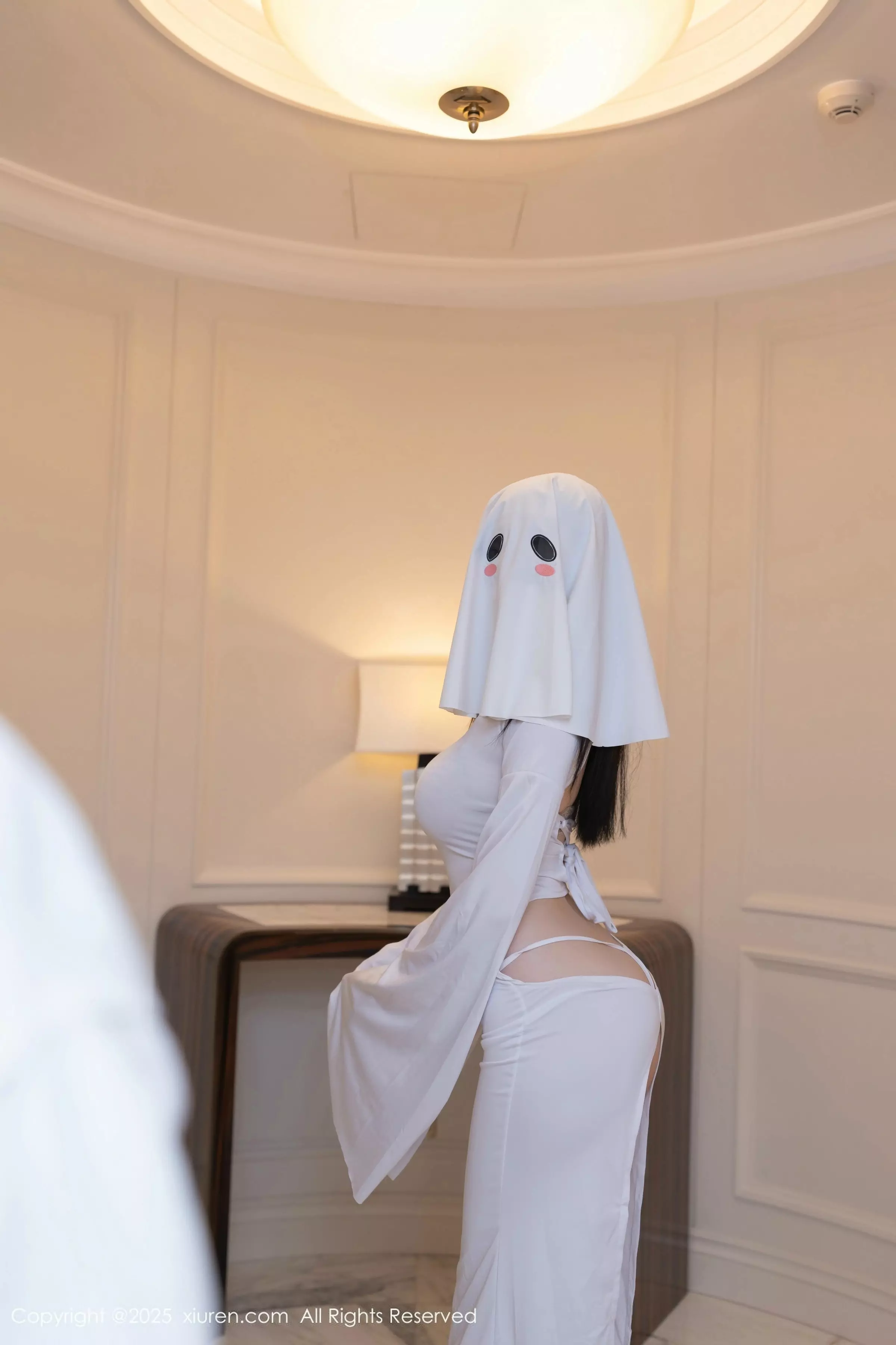 [[XiuRen秀人网]秀人网]No.10035_模特安然anran性感白色连衣短裙配白色丝袜秀曼妙身姿诱惑写真80P