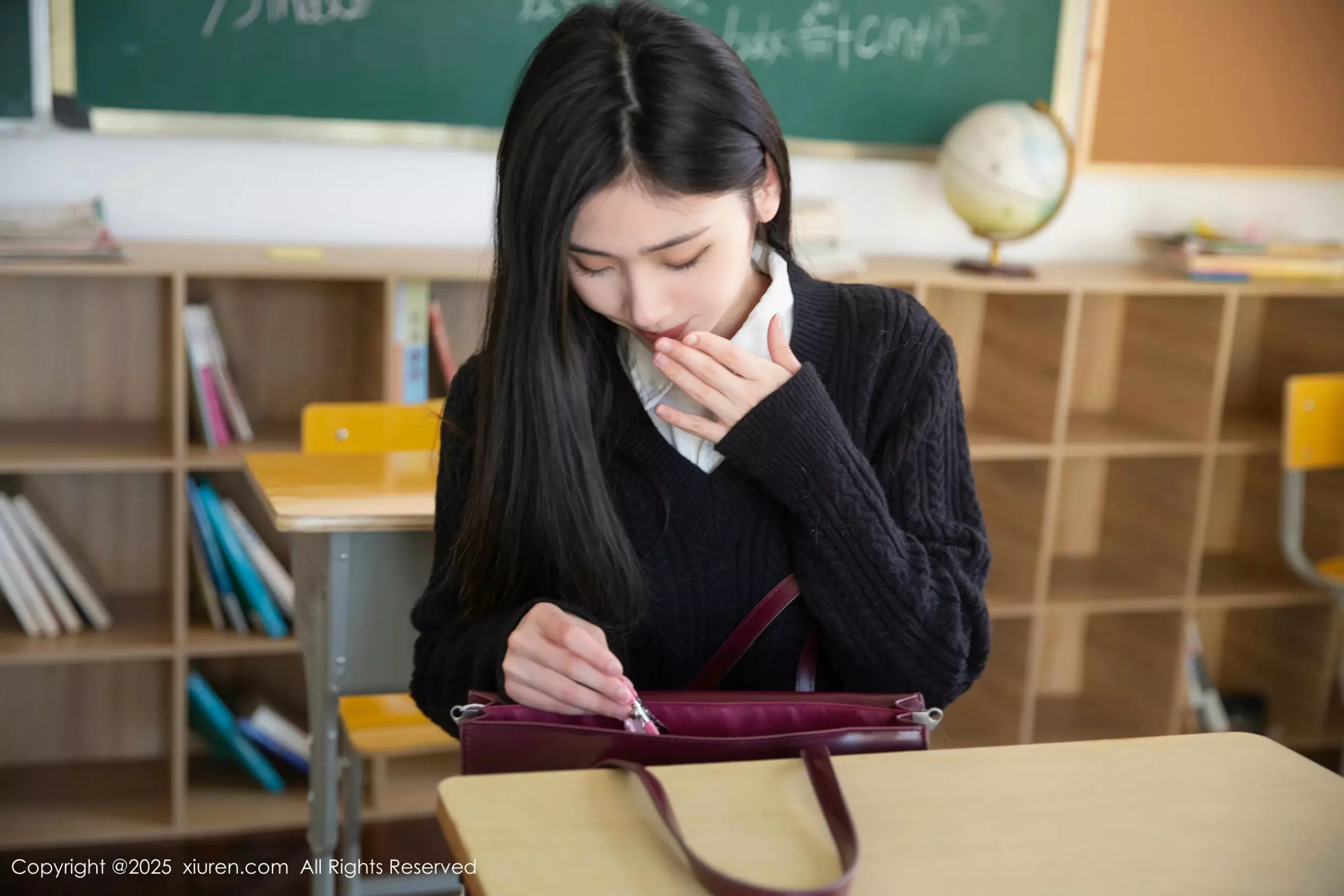 [[XiuRen秀人网]秀人网]No.10078_模特刘婷婷教室场景性感白色短裙配白丝袜秀完美身材诱惑写真80P