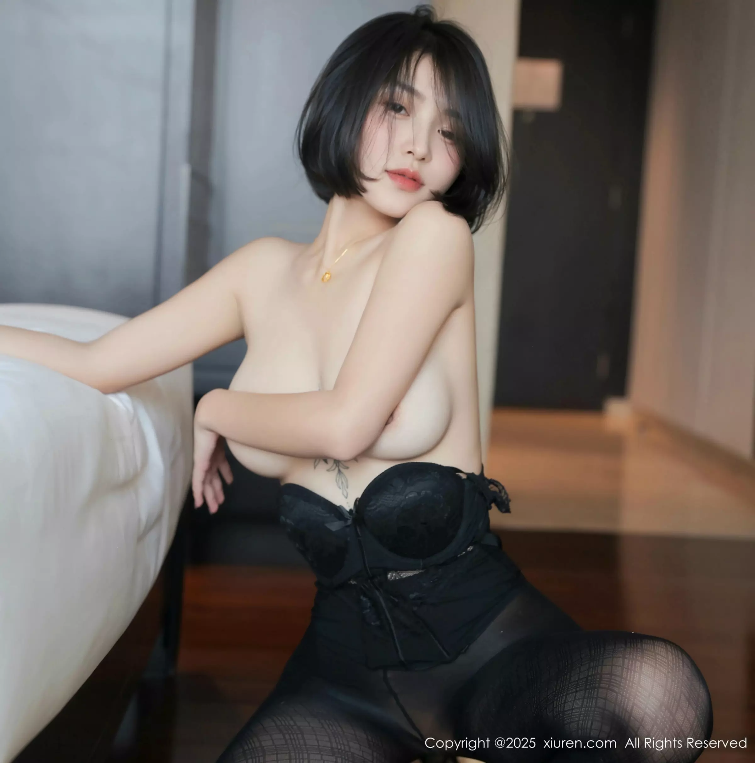 [[XiuRen秀人网]秀人网]No.10076_模特汐子性感黑色OL服饰配超薄黑丝半脱秀翘臀美腿诱惑写真79P