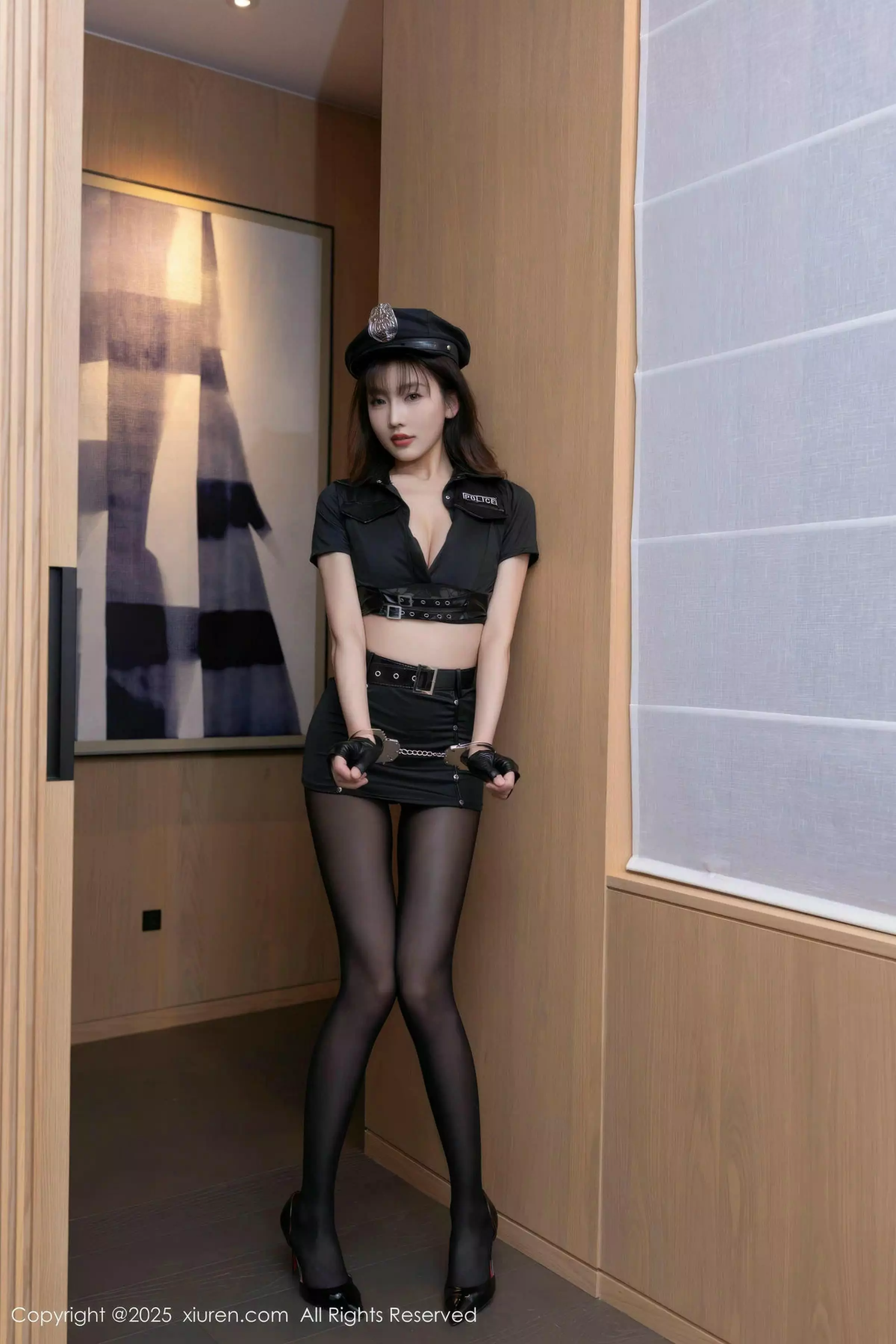 [[XiuRen秀人网]秀人网]No.10081_模特陆萱萱性感制服短裙露超薄黑丝秀完美身材惹火诱惑写真81P