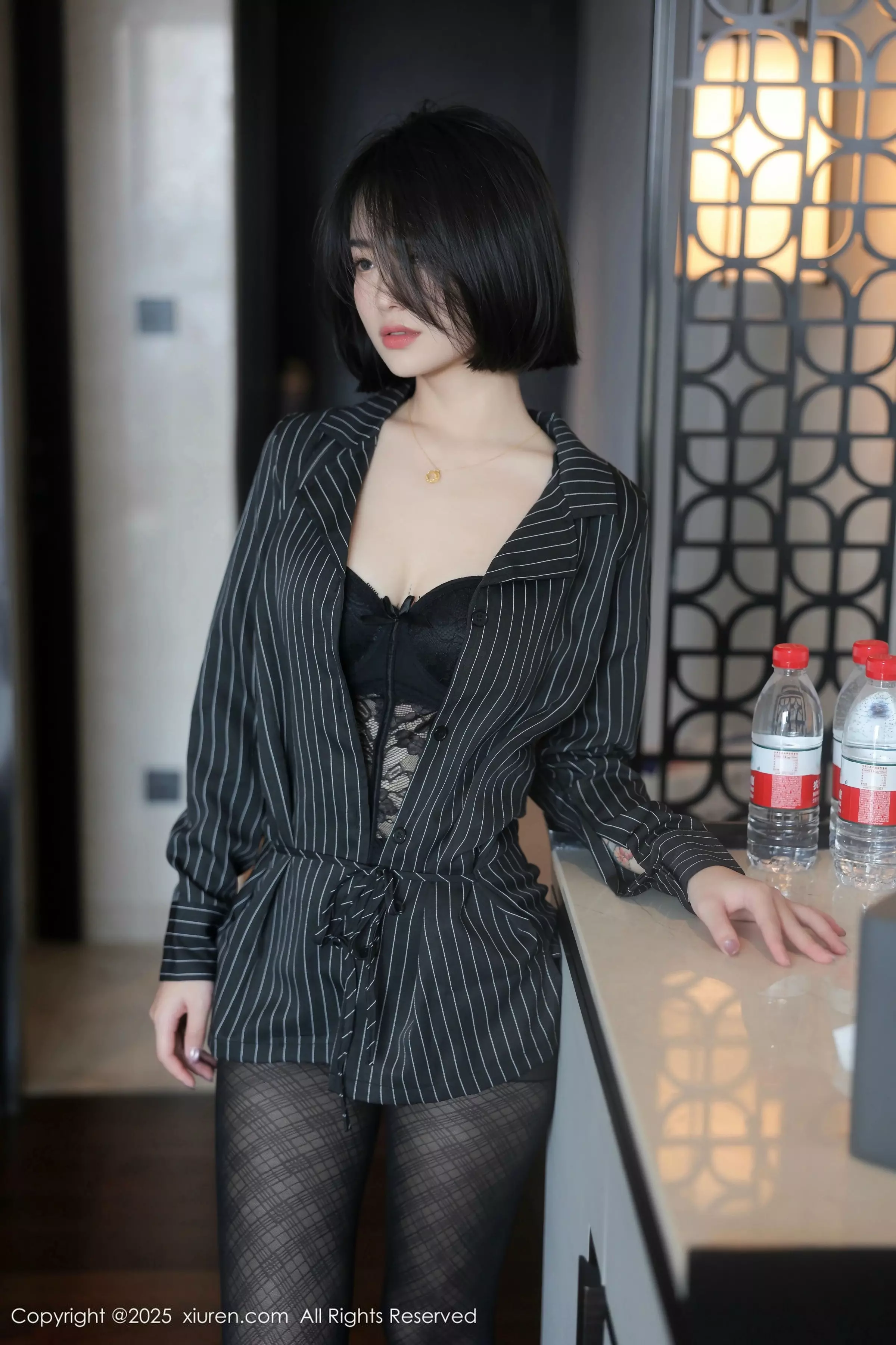 [[XiuRen秀人网]秀人网]No.10076_模特汐子性感黑色OL服饰配超薄黑丝半脱秀翘臀美腿诱惑写真79P