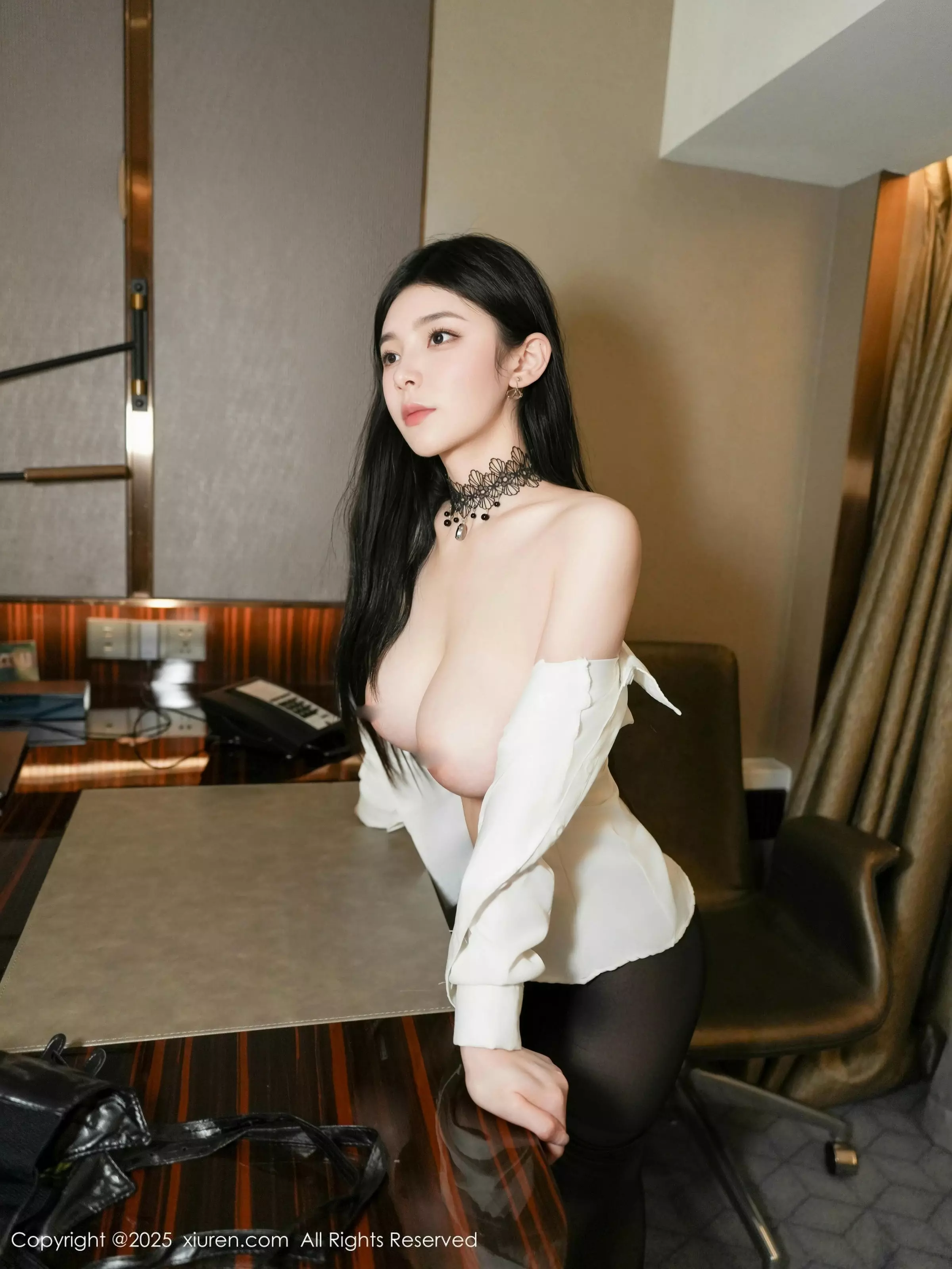 [[XiuRen秀人网]秀人网]No.10082_模特优酱性感白色衬衫配超薄无内黑丝秀凹凸身材惹火诱惑写真48P