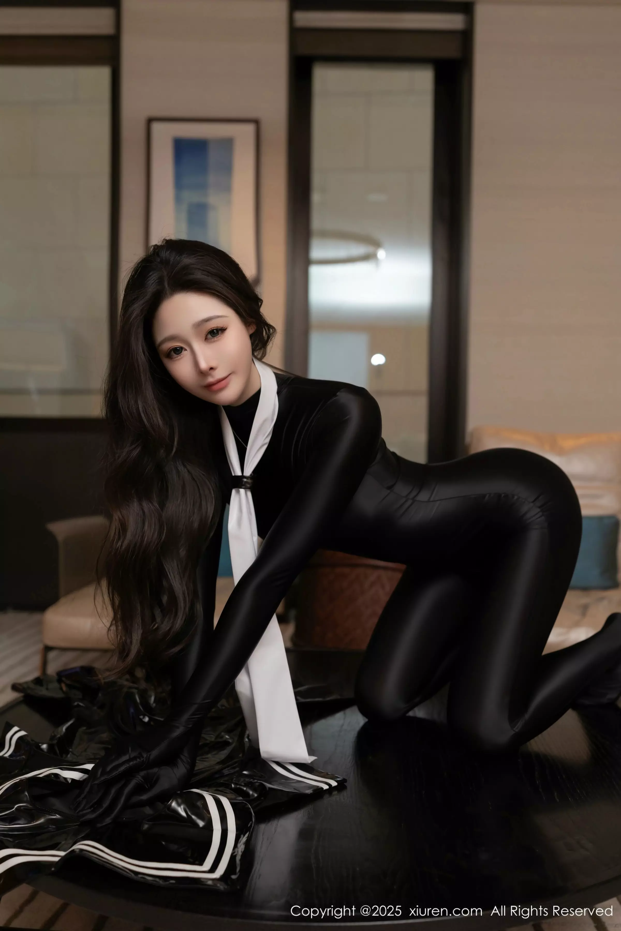 [[XiuRen秀人网]秀人网]No.10087_模特小逗逗性感黑色胶衣+魅惑连体黑丝秀曼妙身姿撩人诱惑写真82P