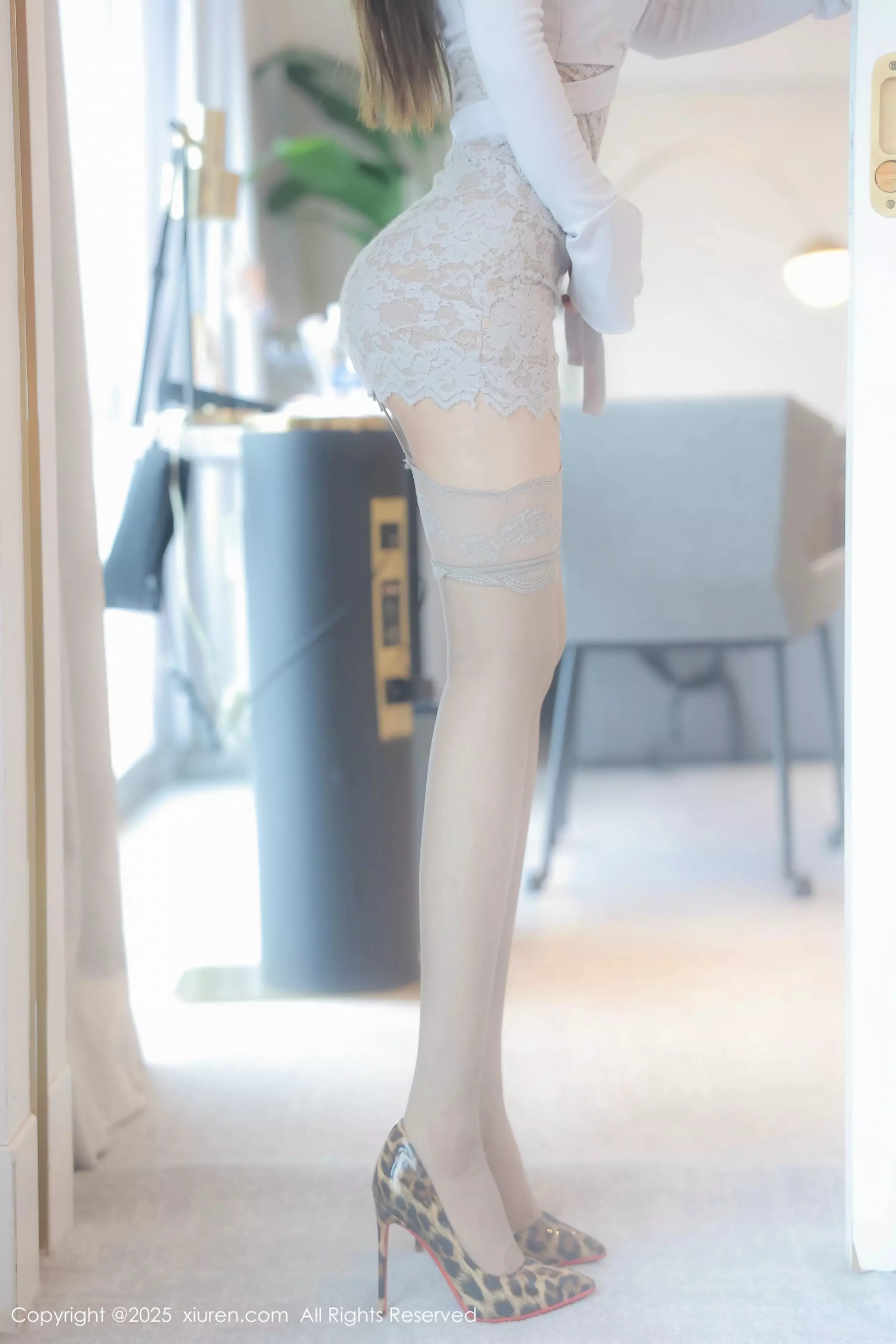 [[XiuRen秀人网]秀人网]No.10083_模特爱酱里性感灰色情趣连衣短裙配肉丝吊袜秀完美身材诱惑写真97P