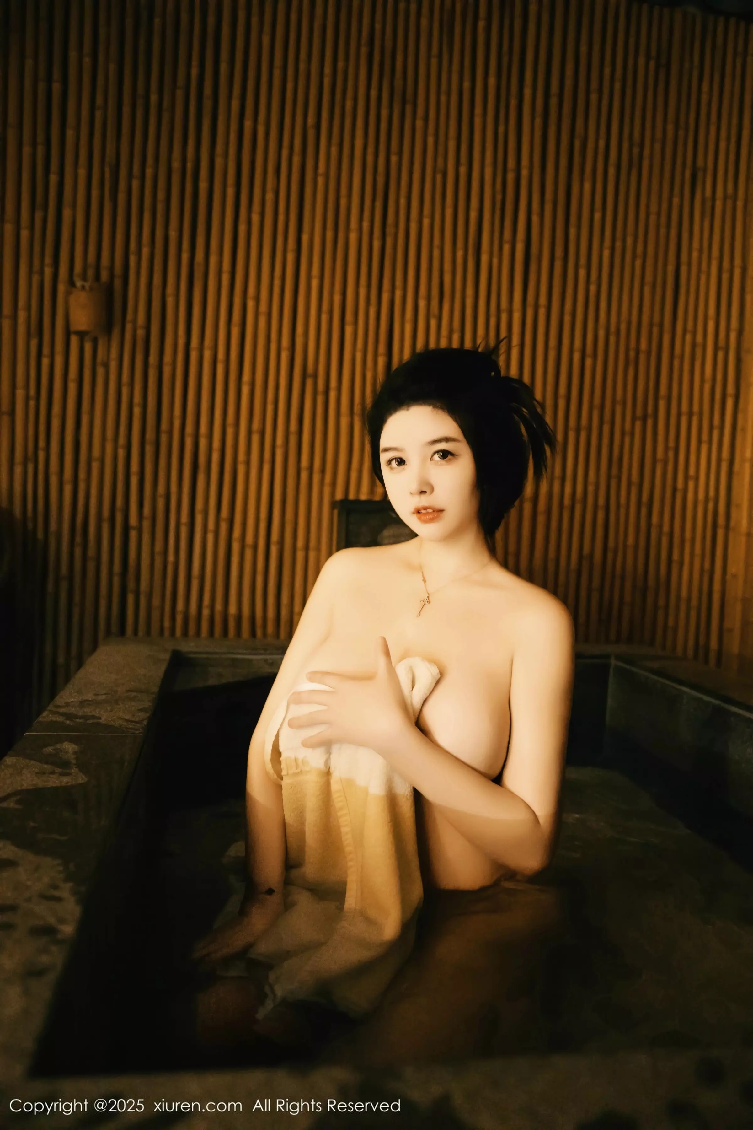 [[XiuRen秀人网]秀人网]No.10091_模特林若凡F温泉主题性感白色浴巾半撩秀丰腴身材惹火诱惑写真37P