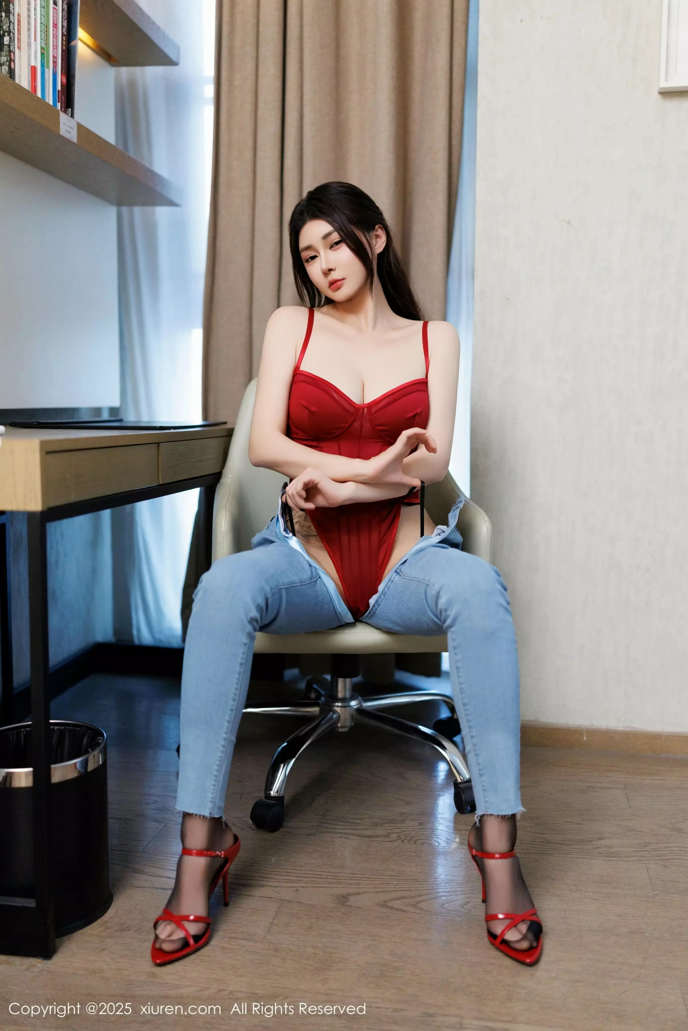 [[XiuRen秀人网]秀人网]No.10090_模特凯竹Quinn红色连体内衣+粉色情趣内衣秀丰腴身材诱惑写真82P