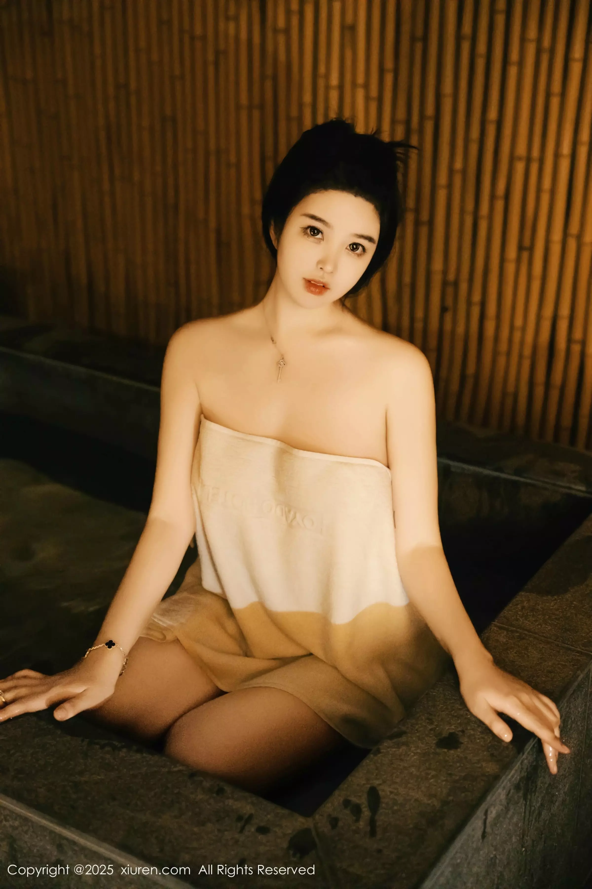 [[XiuRen秀人网]秀人网]No.10091_模特林若凡F温泉主题性感白色浴巾半撩秀丰腴身材惹火诱惑写真37P